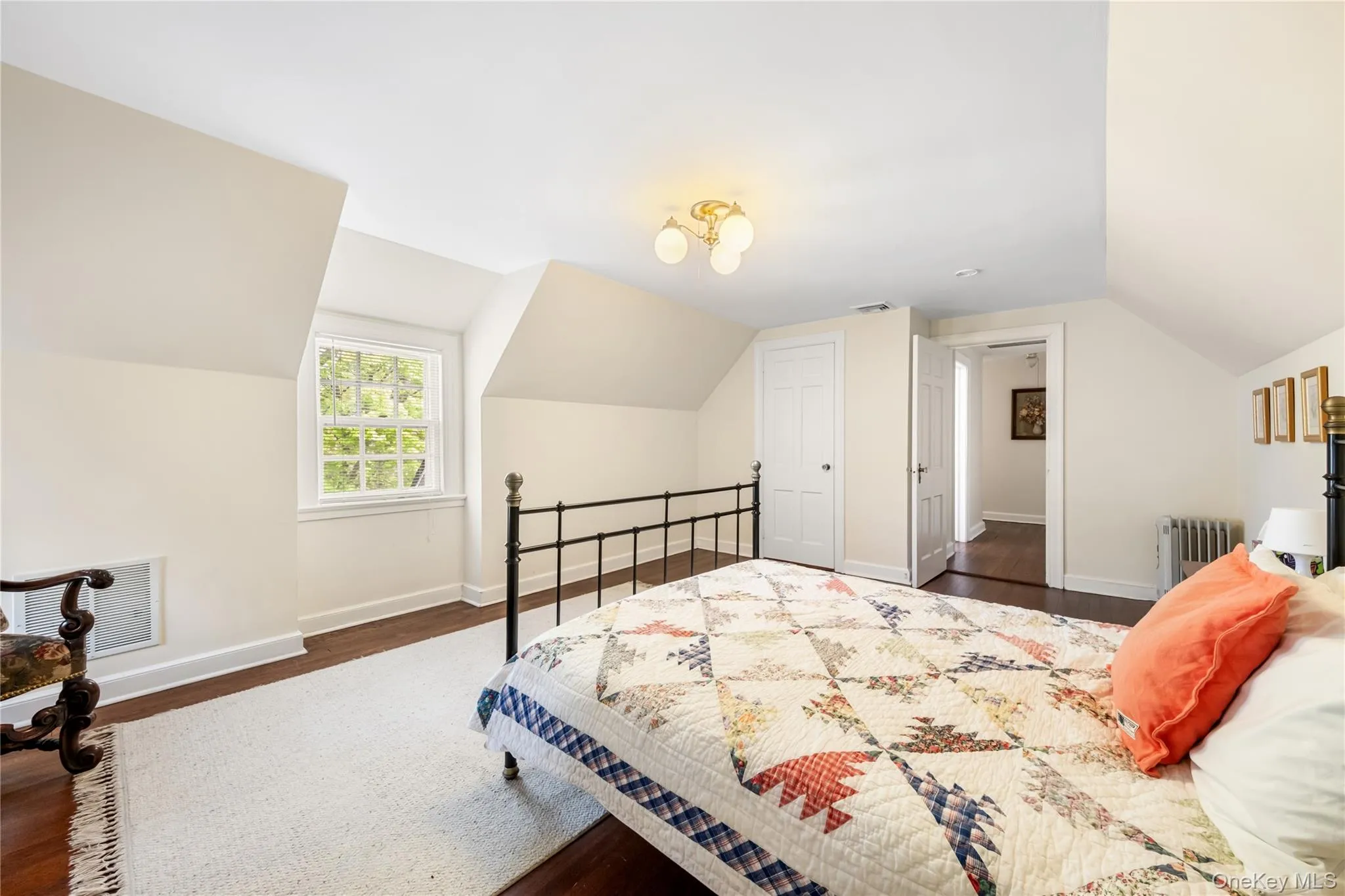 Third floor large bedroom #5 Third floor large bedroom #5