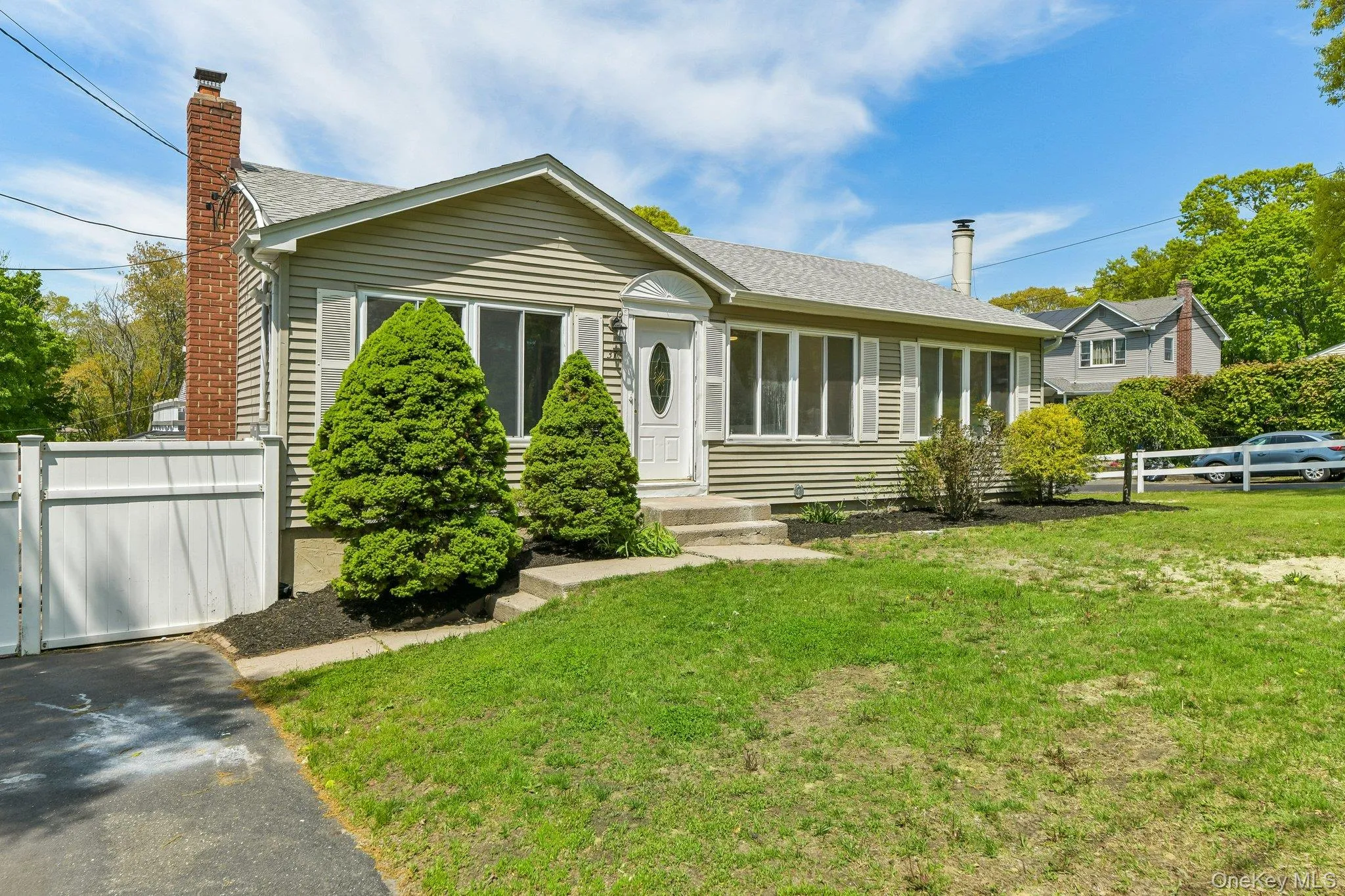 Spacious Front Yard Spacious Front Yard