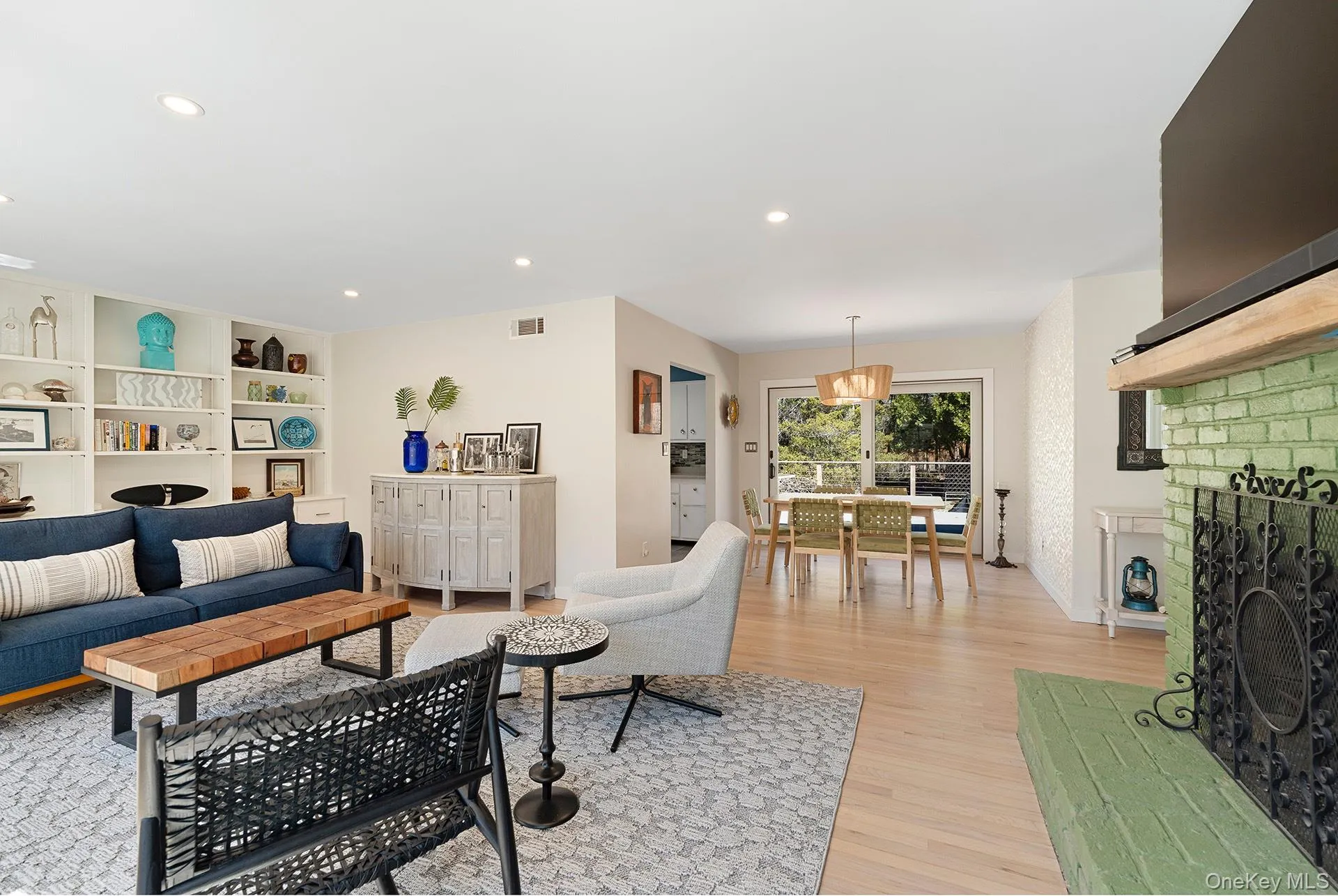 123 Windward, East Hampton, NY, 3 Bedrooms Bedrooms, 8 Rooms Rooms,2 BathroomsBathrooms,Residential Lease,For Rent,Windward,0,987459 123 Windward, East Hampton, NY, 3 Bedrooms Bedrooms, 8 Rooms Rooms,2 BathroomsBathrooms,Residential Lease,For Rent,Windward,0,987459