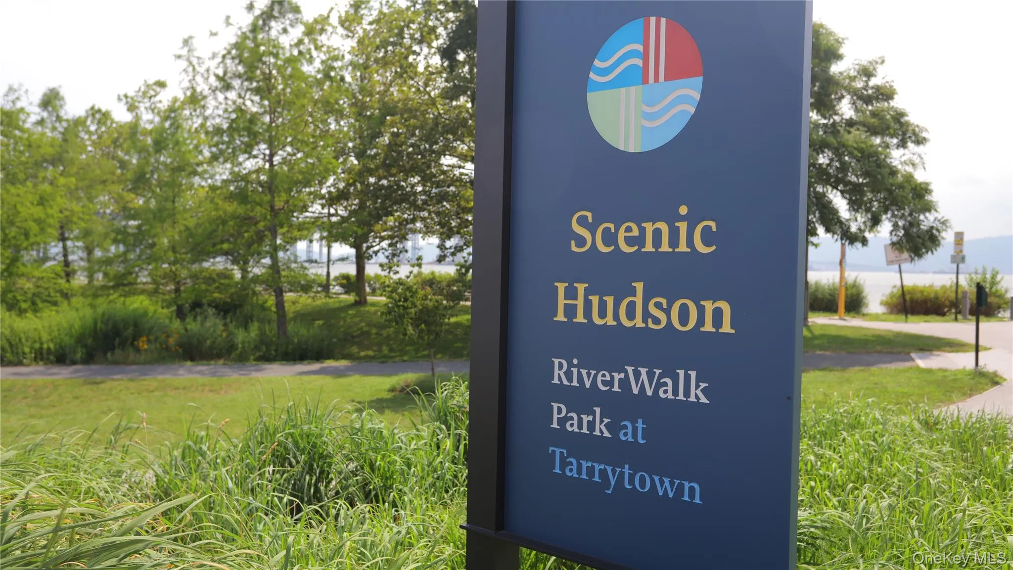 This Hudson RiverWalk extends well north and south of Tarrytown, and is a great place to meet new neighbors and new friends This Hudson RiverWalk extends well north and south of Tarrytown, and is a great place to meet new neighbors and new friends