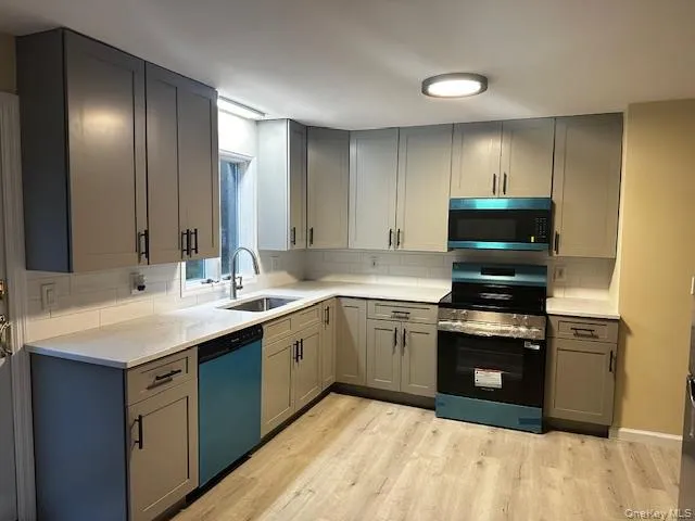 All new appliances. Lots of cabinet space All new appliances. Lots of cabinet space