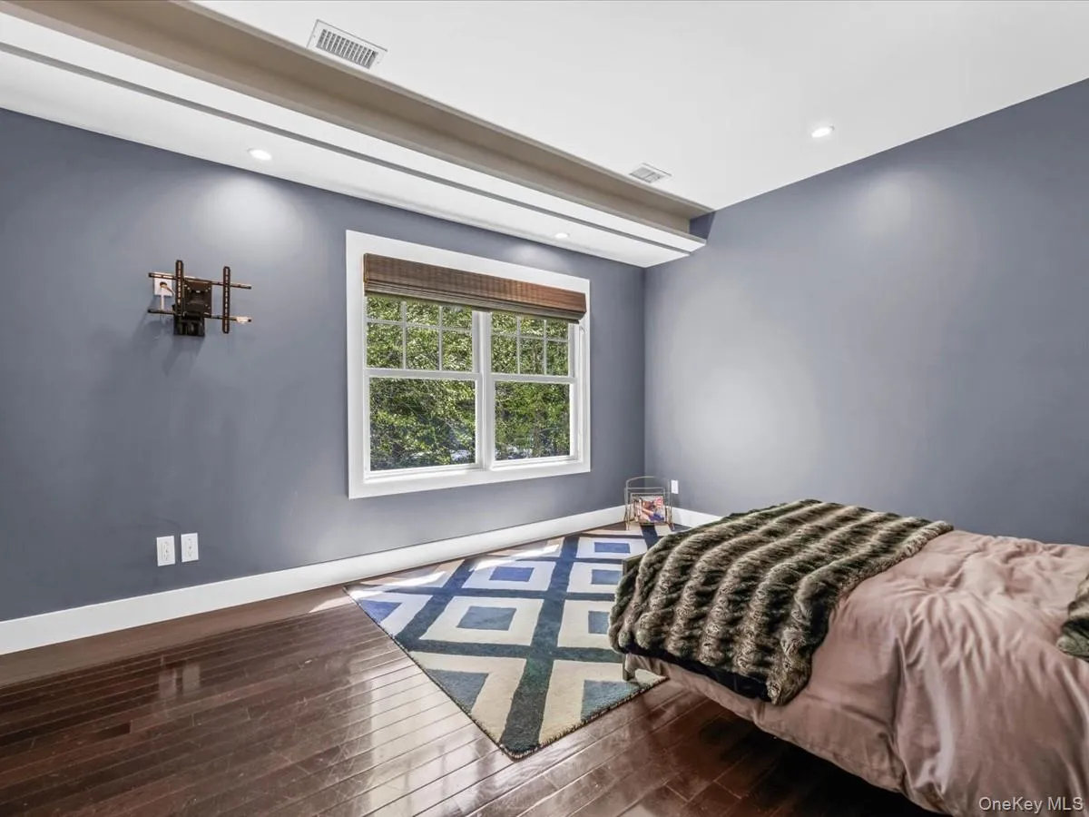 16 THE LOCH, North Hempstead, NY, 5 Bedrooms Bedrooms, 9 Rooms Rooms,4 BathroomsBathrooms,Residential,For Rent,THE LOCH,0,987517 16 THE LOCH, North Hempstead, NY, 5 Bedrooms Bedrooms, 9 Rooms Rooms,4 BathroomsBathrooms,Residential,For Rent,THE LOCH,0,987517