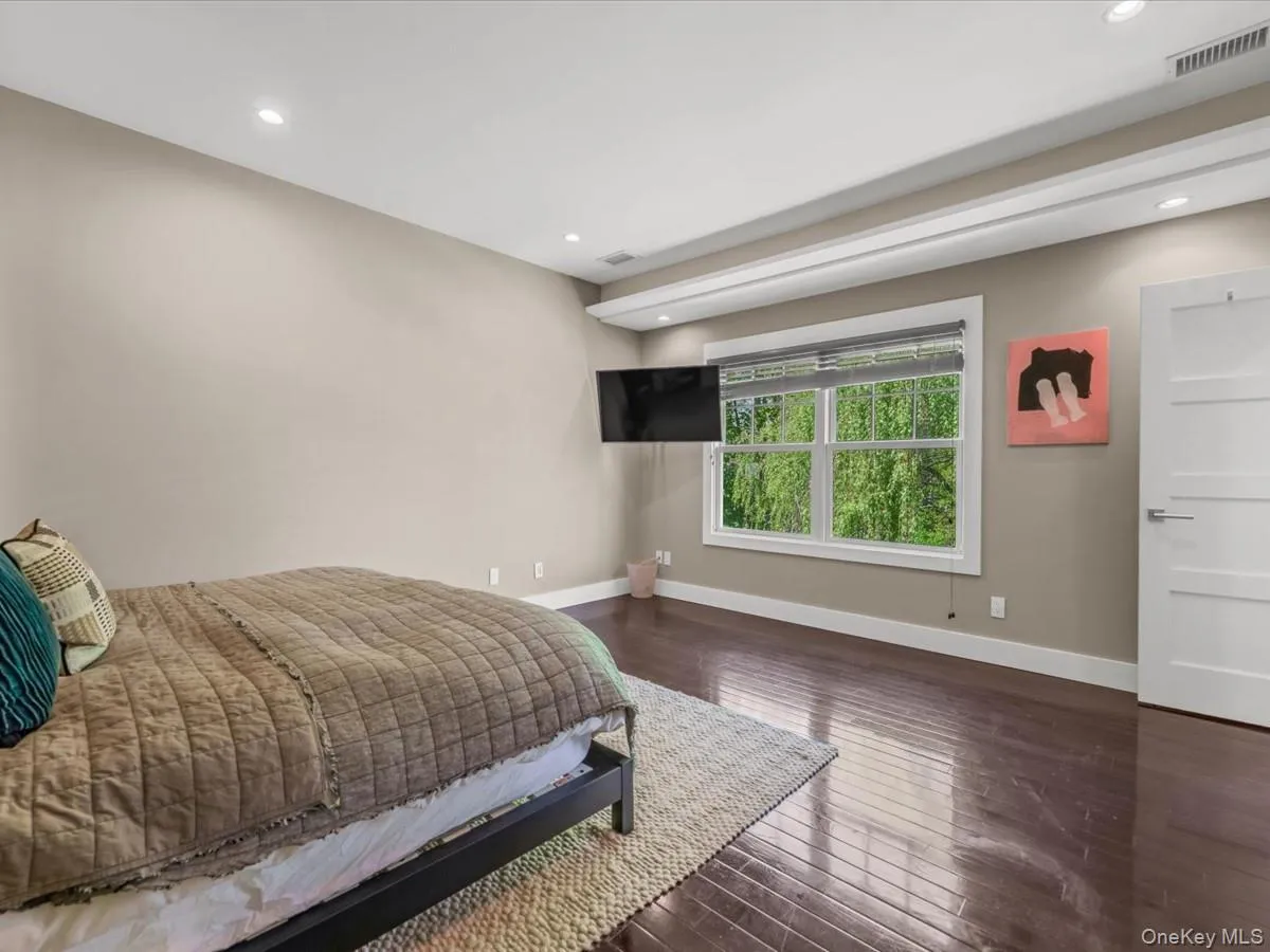 16 THE LOCH, North Hempstead, NY, 5 Bedrooms Bedrooms, 9 Rooms Rooms,4 BathroomsBathrooms,Residential,For Rent,THE LOCH,0,987517 16 THE LOCH, North Hempstead, NY, 5 Bedrooms Bedrooms, 9 Rooms Rooms,4 BathroomsBathrooms,Residential,For Rent,THE LOCH,0,987517
