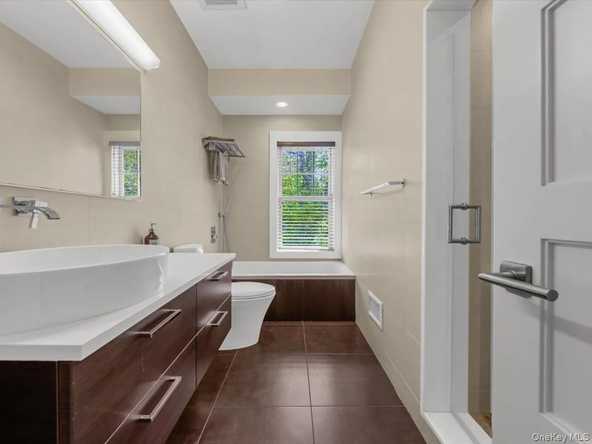 16 THE LOCH, North Hempstead, NY, 5 Bedrooms Bedrooms, 9 Rooms Rooms,4 BathroomsBathrooms,Residential,For Rent,THE LOCH,0,987517 16 THE LOCH, North Hempstead, NY, 5 Bedrooms Bedrooms, 9 Rooms Rooms,4 BathroomsBathrooms,Residential,For Rent,THE LOCH,0,987517