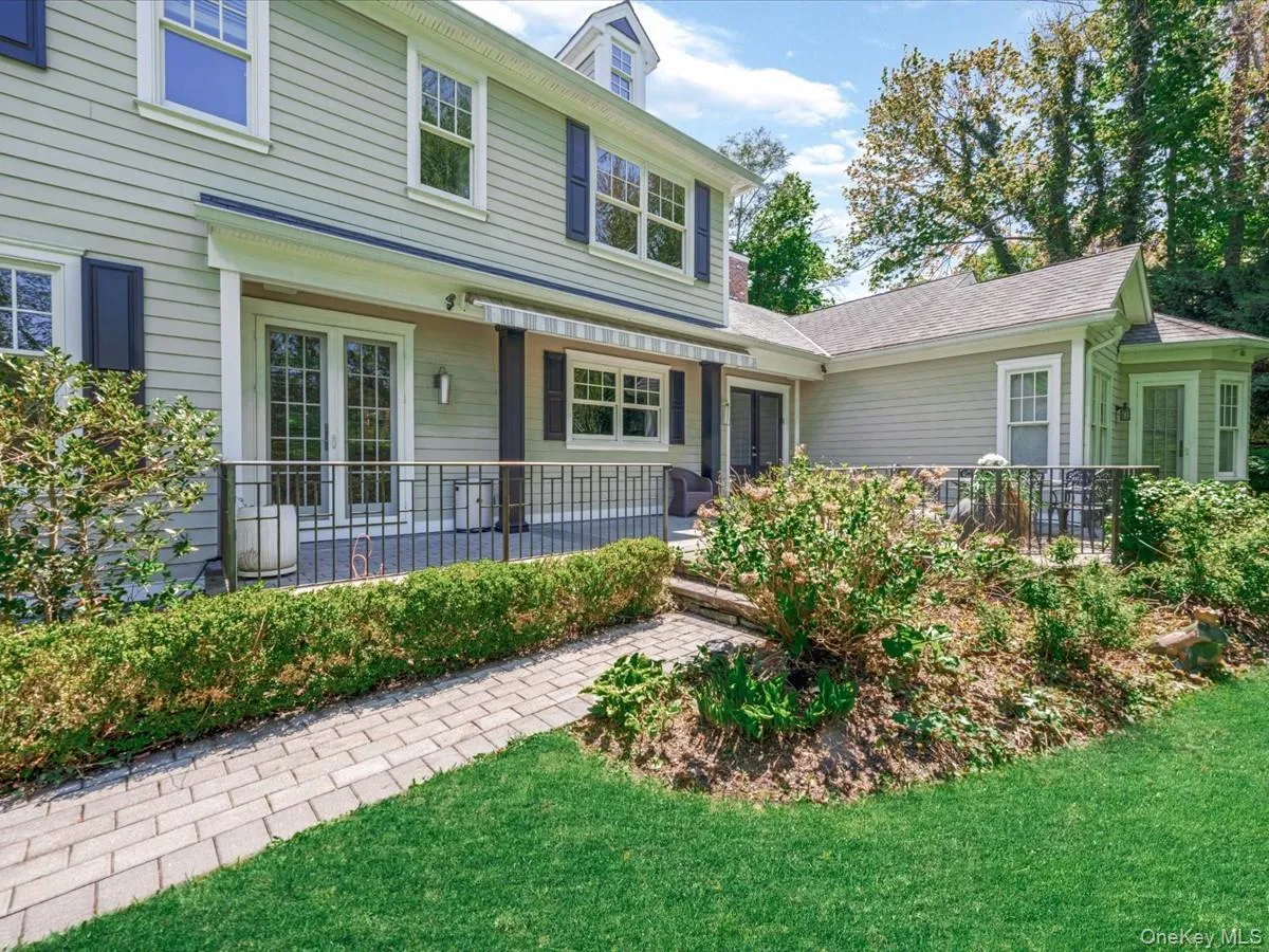 16 THE LOCH, North Hempstead, NY, 5 Bedrooms Bedrooms, 9 Rooms Rooms,4 BathroomsBathrooms,Residential,For Rent,THE LOCH,0,987517 16 THE LOCH, North Hempstead, NY, 5 Bedrooms Bedrooms, 9 Rooms Rooms,4 BathroomsBathrooms,Residential,For Rent,THE LOCH,0,987517