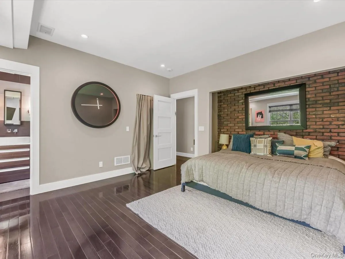 16 THE LOCH, North Hempstead, NY, 5 Bedrooms Bedrooms, 9 Rooms Rooms,4 BathroomsBathrooms,Residential,For Rent,THE LOCH,0,987517 16 THE LOCH, North Hempstead, NY, 5 Bedrooms Bedrooms, 9 Rooms Rooms,4 BathroomsBathrooms,Residential,For Rent,THE LOCH,0,987517