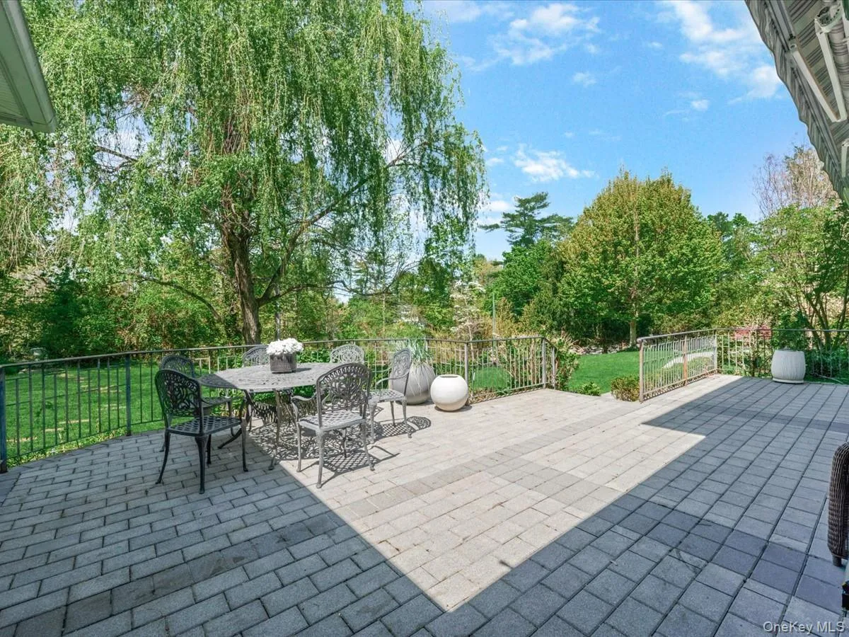 16 THE LOCH, North Hempstead, NY, 5 Bedrooms Bedrooms, 9 Rooms Rooms,4 BathroomsBathrooms,Residential,For Rent,THE LOCH,0,987517 16 THE LOCH, North Hempstead, NY, 5 Bedrooms Bedrooms, 9 Rooms Rooms,4 BathroomsBathrooms,Residential,For Rent,THE LOCH,0,987517