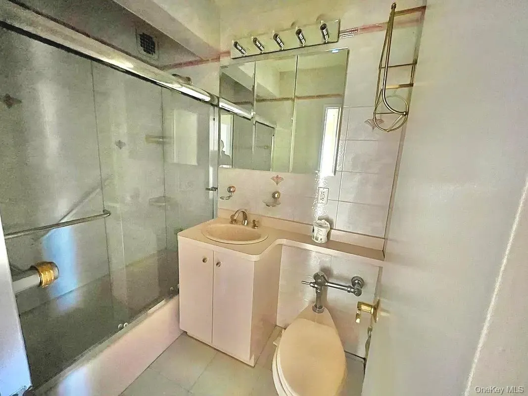 100-25 Queens Blvd, New York, NY, 2 Bedrooms Bedrooms, 4 Rooms Rooms,1 BathroomBathrooms,Residential Lease,For Rent,Queens Blvd,0,987532 100-25 Queens Blvd, New York, NY, 2 Bedrooms Bedrooms, 4 Rooms Rooms,1 BathroomBathrooms,Residential Lease,For Rent,Queens Blvd,0,987532