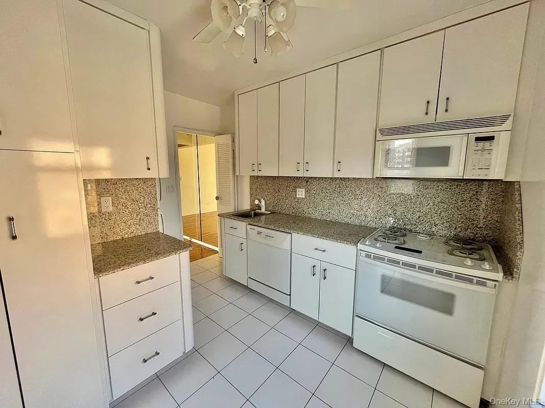 100-25 Queens Blvd, New York, NY, 2 Bedrooms Bedrooms, 4 Rooms Rooms,1 BathroomBathrooms,Residential Lease,For Rent,Queens Blvd,0,987532 100-25 Queens Blvd, New York, NY, 2 Bedrooms Bedrooms, 4 Rooms Rooms,1 BathroomBathrooms,Residential Lease,For Rent,Queens Blvd,0,987532