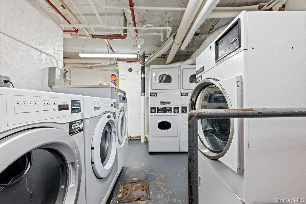 84-50 169th Street, New York, NY, 1 Bedroom Bedrooms, 5 Rooms Rooms,1 BathroomBathrooms,Residential,For Rent,169th Street,0,987550 84-50 169th Street, New York, NY, 1 Bedroom Bedrooms, 5 Rooms Rooms,1 BathroomBathrooms,Residential,For Rent,169th Street,0,987550
