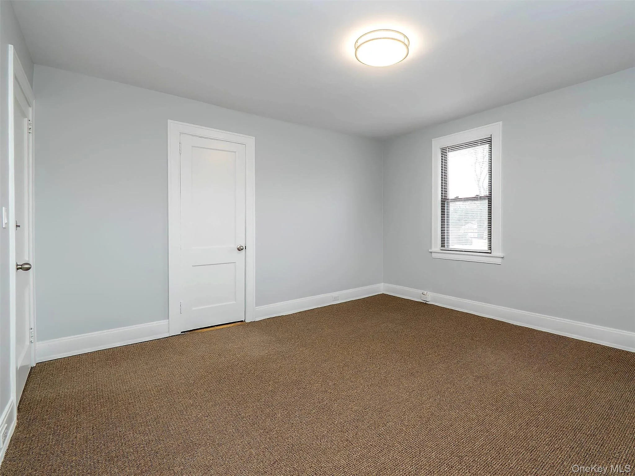 OFFICE #2:$780.00 per mo.195.38 sq.ft14'1.5" x 13'10" OFFICE #2:$780.00 per mo.195.38 sq.ft14'1.5" x 13'10"