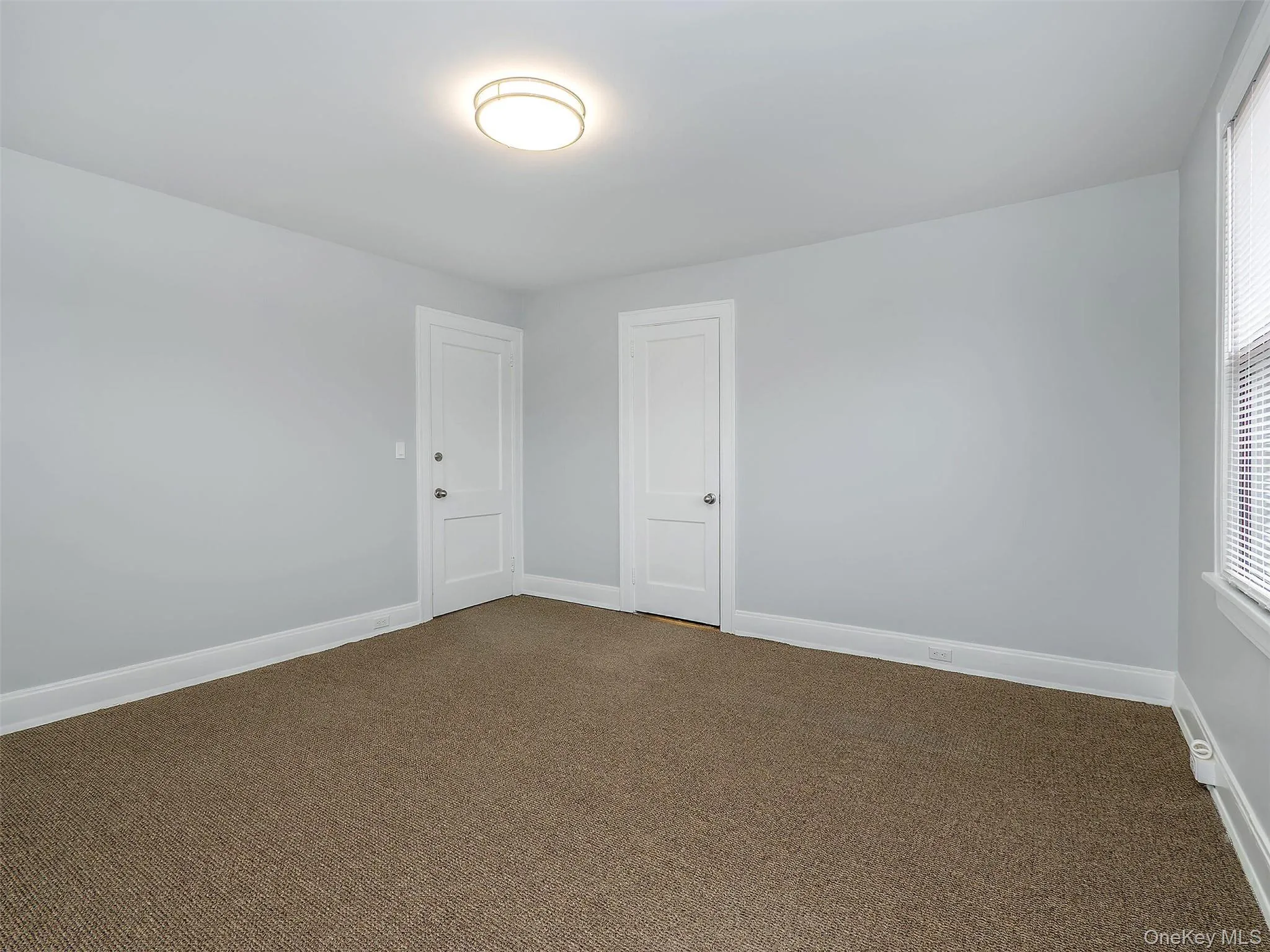 OFFICE #2:$780.00 per mo.195.38 sq.ft14'1.5" x 13'10" OFFICE #2:$780.00 per mo.195.38 sq.ft14'1.5" x 13'10"