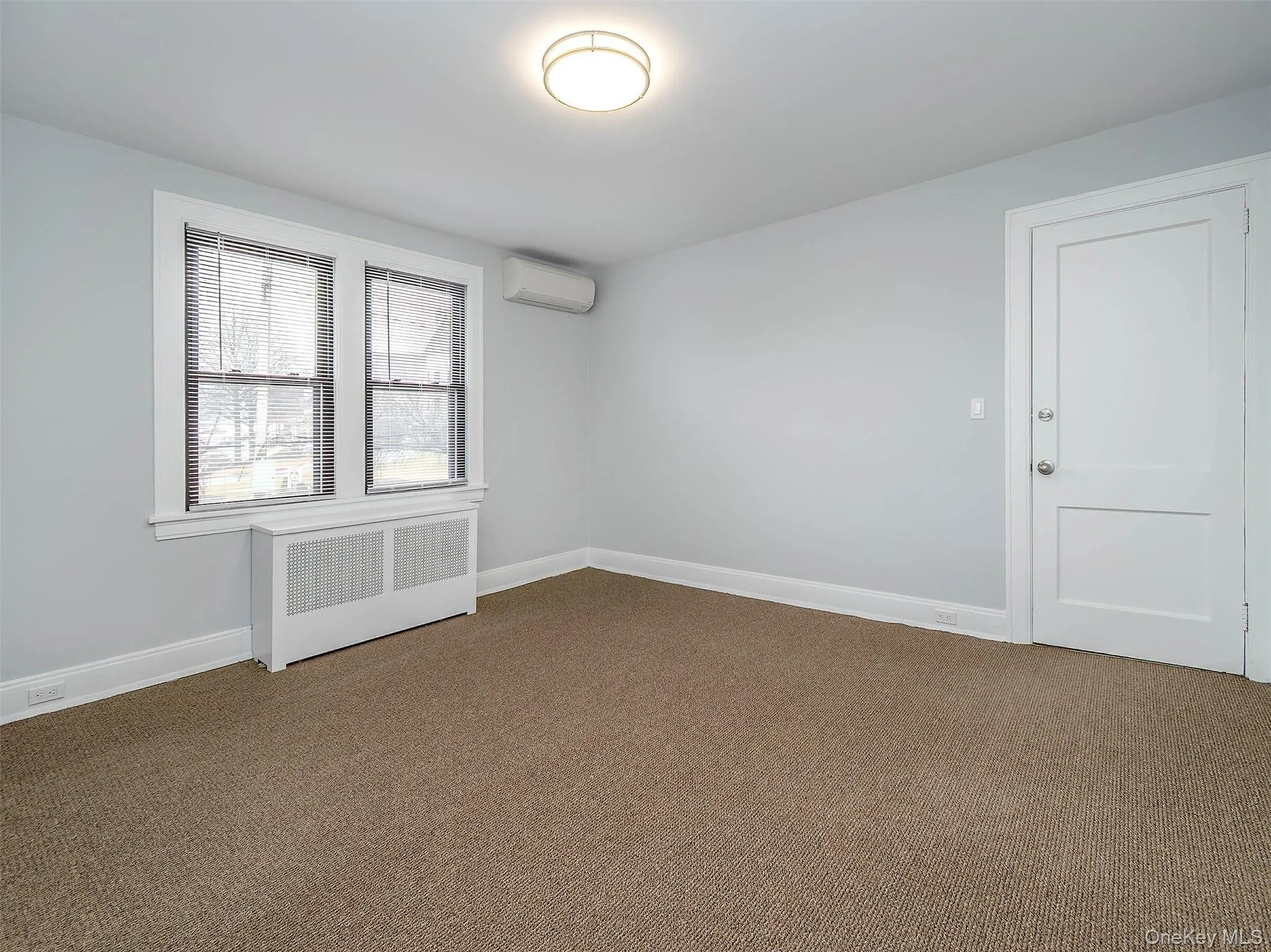 OFFICE #2:$780.00 per mo.195.38 sq.ft14'1.5" x 13'10" OFFICE #2:$780.00 per mo.195.38 sq.ft14'1.5" x 13'10"