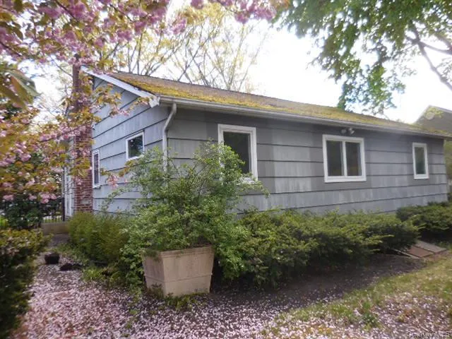 194 Phyllis Drive, Brookhaven, NY, 3 Bedrooms Bedrooms, 5 Rooms Rooms,1 BathroomBathrooms,Residential,For Rent,Phyllis,0,987572 194 Phyllis Drive, Brookhaven, NY, 3 Bedrooms Bedrooms, 5 Rooms Rooms,1 BathroomBathrooms,Residential,For Rent,Phyllis,0,987572