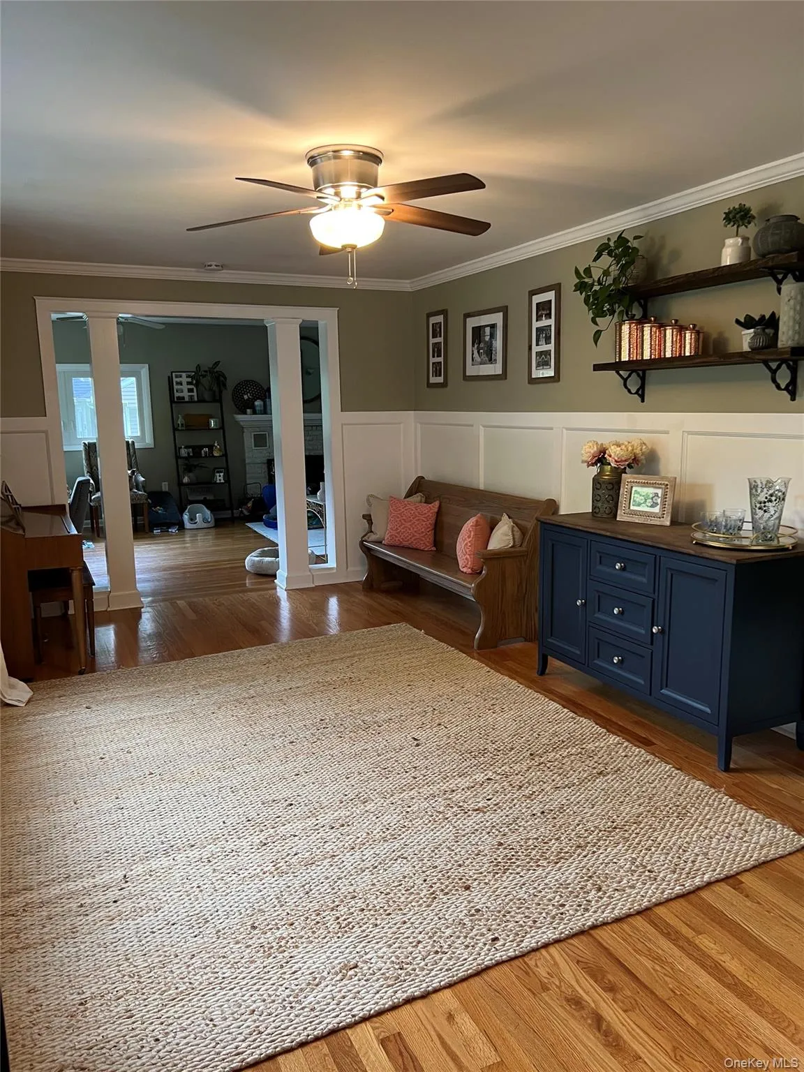 Can be used as a dining room, family room, or library, entry room space. Can be used as a dining room, family room, or library, entry room space.