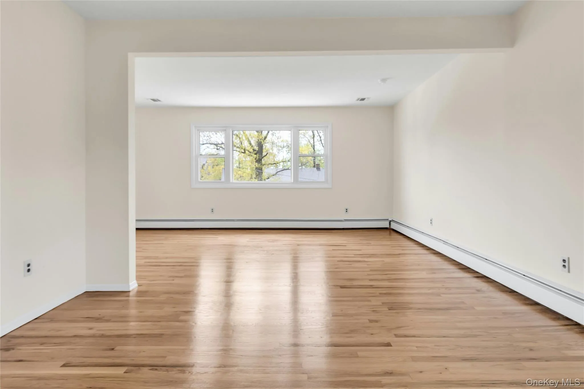Living room and Dining room, hardwood floors. Living room and Dining room, hardwood floors.