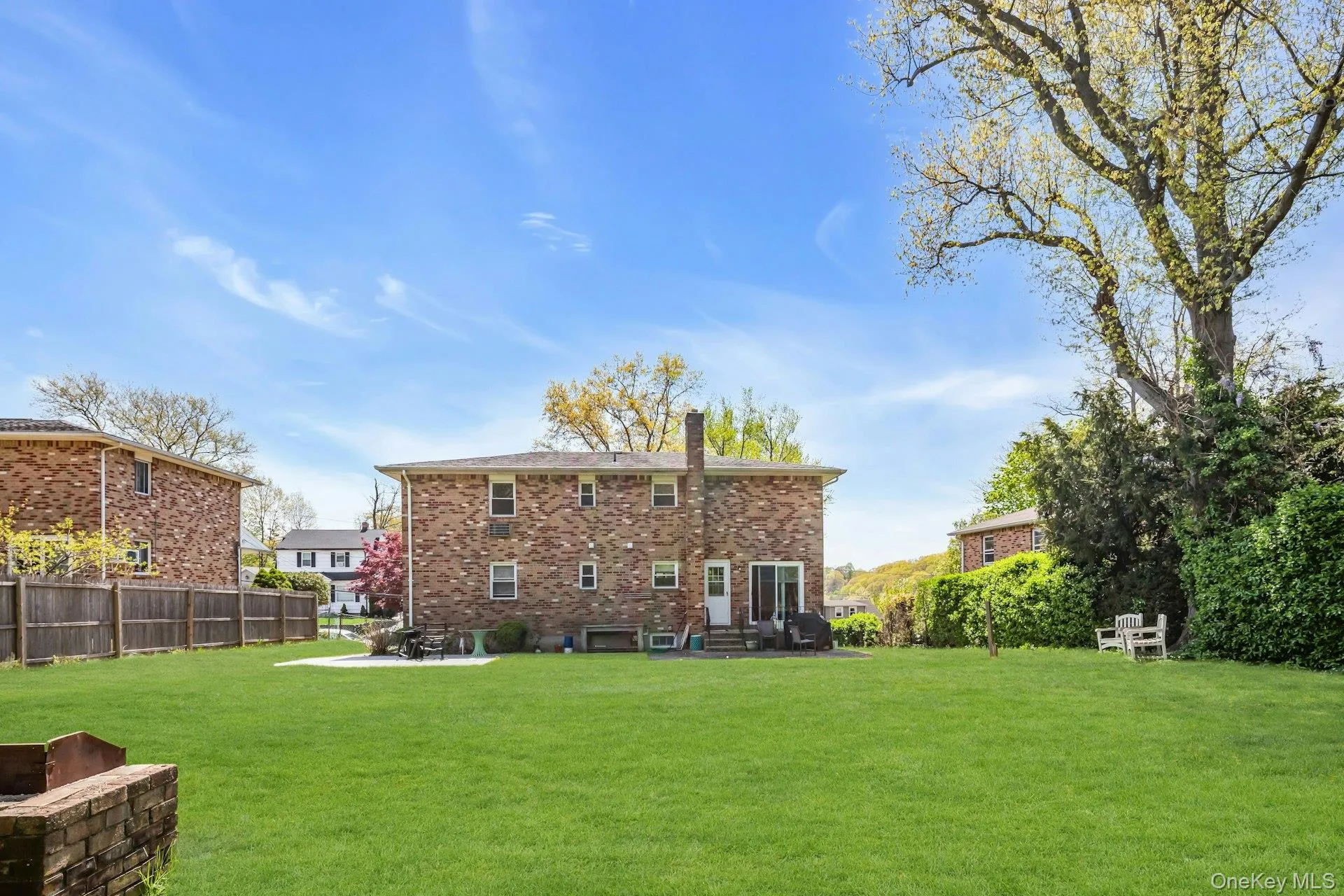 Private yard. Private yard.