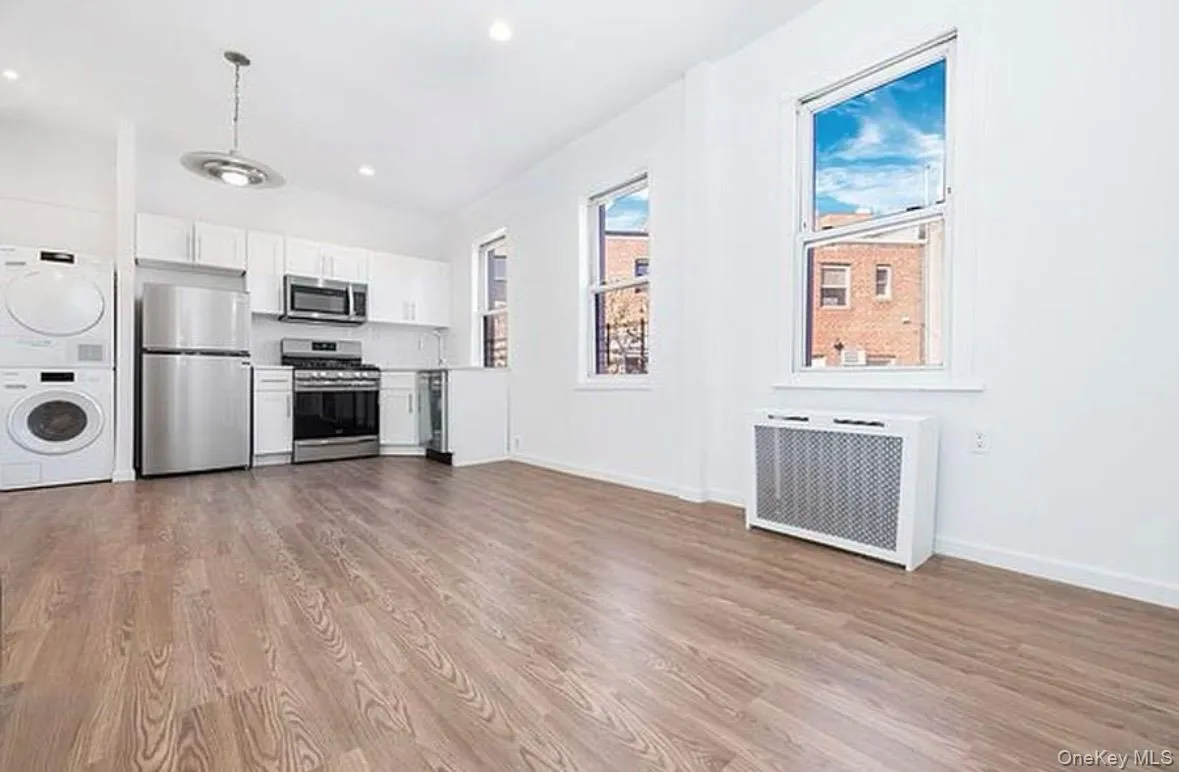 3717 Greenpoint Avenue, New York, NY, 2 Bedrooms Bedrooms, 4 Rooms Rooms,1 BathroomBathrooms,Residential Lease,For Rent,Greenpoint,0,987601 3717 Greenpoint Avenue, New York, NY, 2 Bedrooms Bedrooms, 4 Rooms Rooms,1 BathroomBathrooms,Residential Lease,For Rent,Greenpoint,0,987601