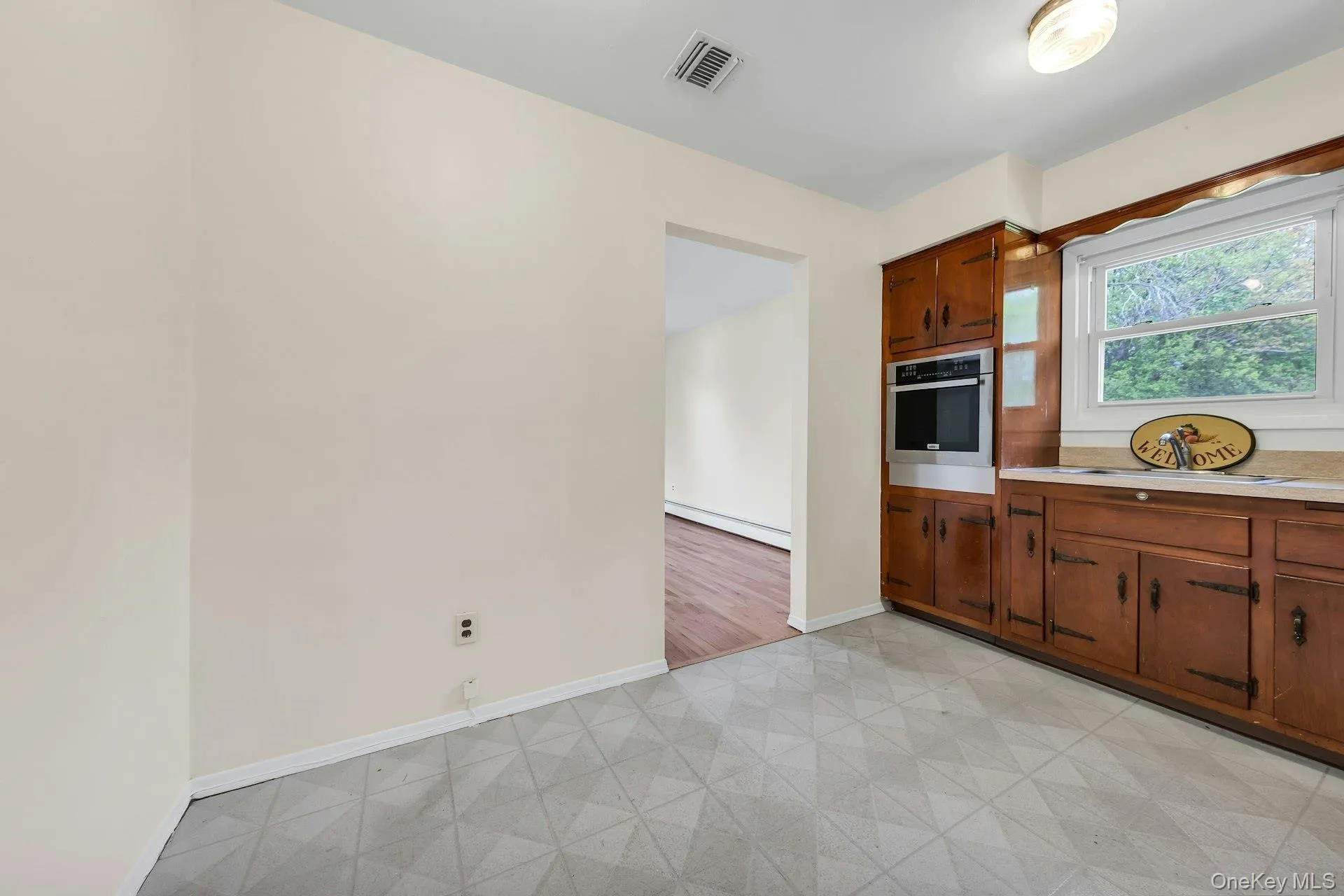 Eat in Kitchen freshly painted with wall oven, stove, refrigerator, sink with window overlooking the yard. Eat in Kitchen freshly painted with wall oven, stove, refrigerator, sink with window overlooking the yard.