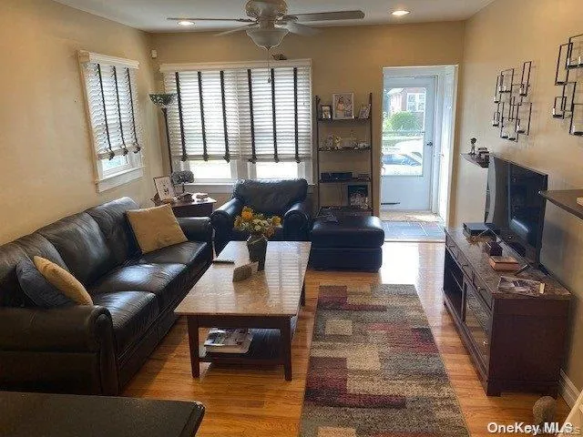 5 Crab Avenue, Hempstead, NY, 2 Bedrooms Bedrooms, 5 Rooms Rooms,1 BathroomBathrooms,Residential Lease,For Rent,Crab,0,987618 5 Crab Avenue, Hempstead, NY, 2 Bedrooms Bedrooms, 5 Rooms Rooms,1 BathroomBathrooms,Residential Lease,For Rent,Crab,0,987618