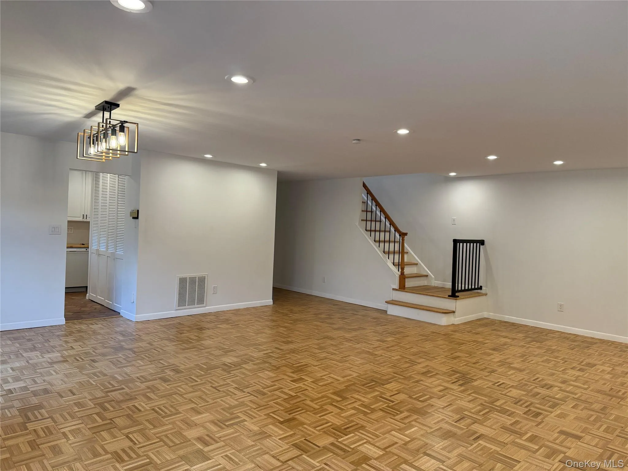 15 Oldfield Road, North Hempstead, NY, 3 Bedrooms Bedrooms, 7 Rooms Rooms,2 BathroomsBathrooms,Residential Lease,For Rent,Oldfield,0,987639 15 Oldfield Road, North Hempstead, NY, 3 Bedrooms Bedrooms, 7 Rooms Rooms,2 BathroomsBathrooms,Residential Lease,For Rent,Oldfield,0,987639