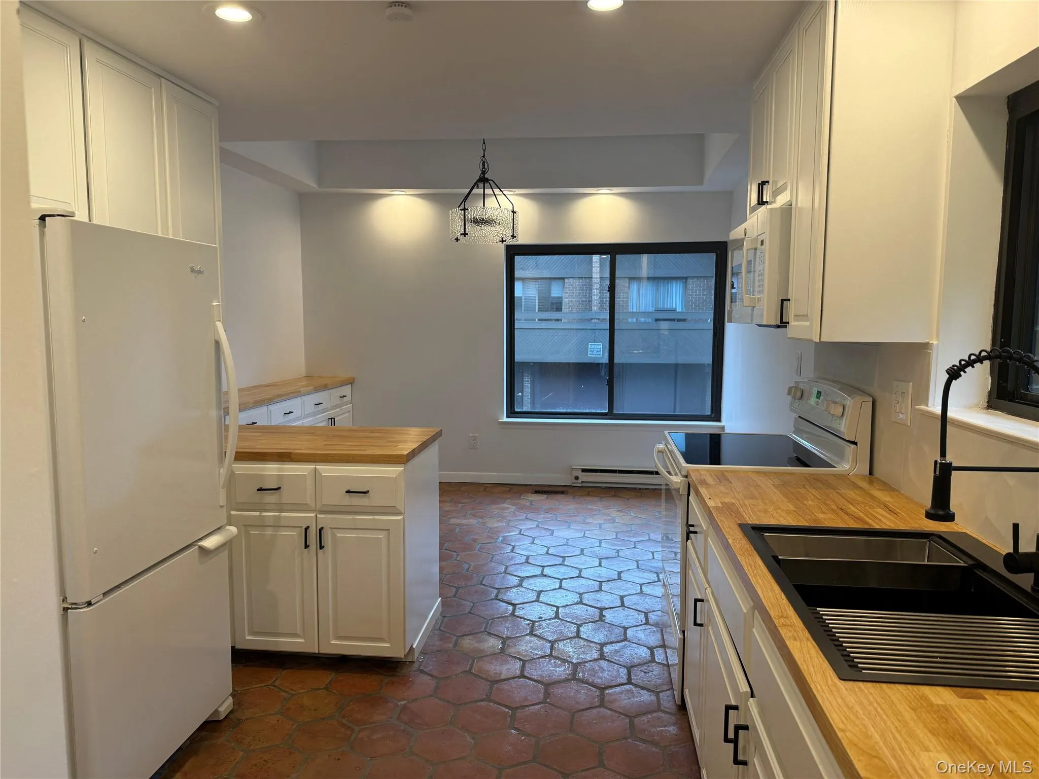 15 Oldfield Road, North Hempstead, NY, 3 Bedrooms Bedrooms, 7 Rooms Rooms,2 BathroomsBathrooms,Residential Lease,For Rent,Oldfield,0,987639 15 Oldfield Road, North Hempstead, NY, 3 Bedrooms Bedrooms, 7 Rooms Rooms,2 BathroomsBathrooms,Residential Lease,For Rent,Oldfield,0,987639