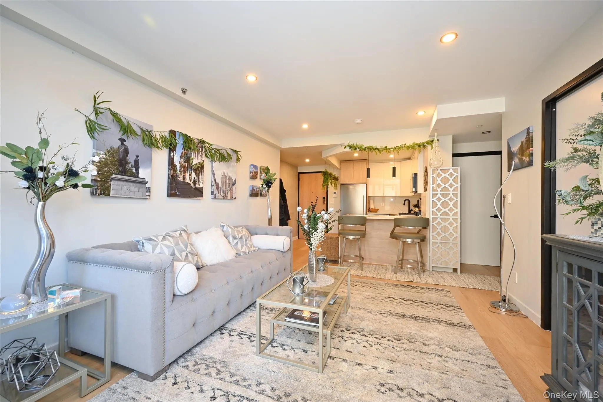 116-17 Grosvenor Lane, New York, NY, 2 Bedrooms Bedrooms, 5 Rooms Rooms,1 BathroomBathrooms,Residential,For Rent,Grosvenor,0,987657 116-17 Grosvenor Lane, New York, NY, 2 Bedrooms Bedrooms, 5 Rooms Rooms,1 BathroomBathrooms,Residential,For Rent,Grosvenor,0,987657