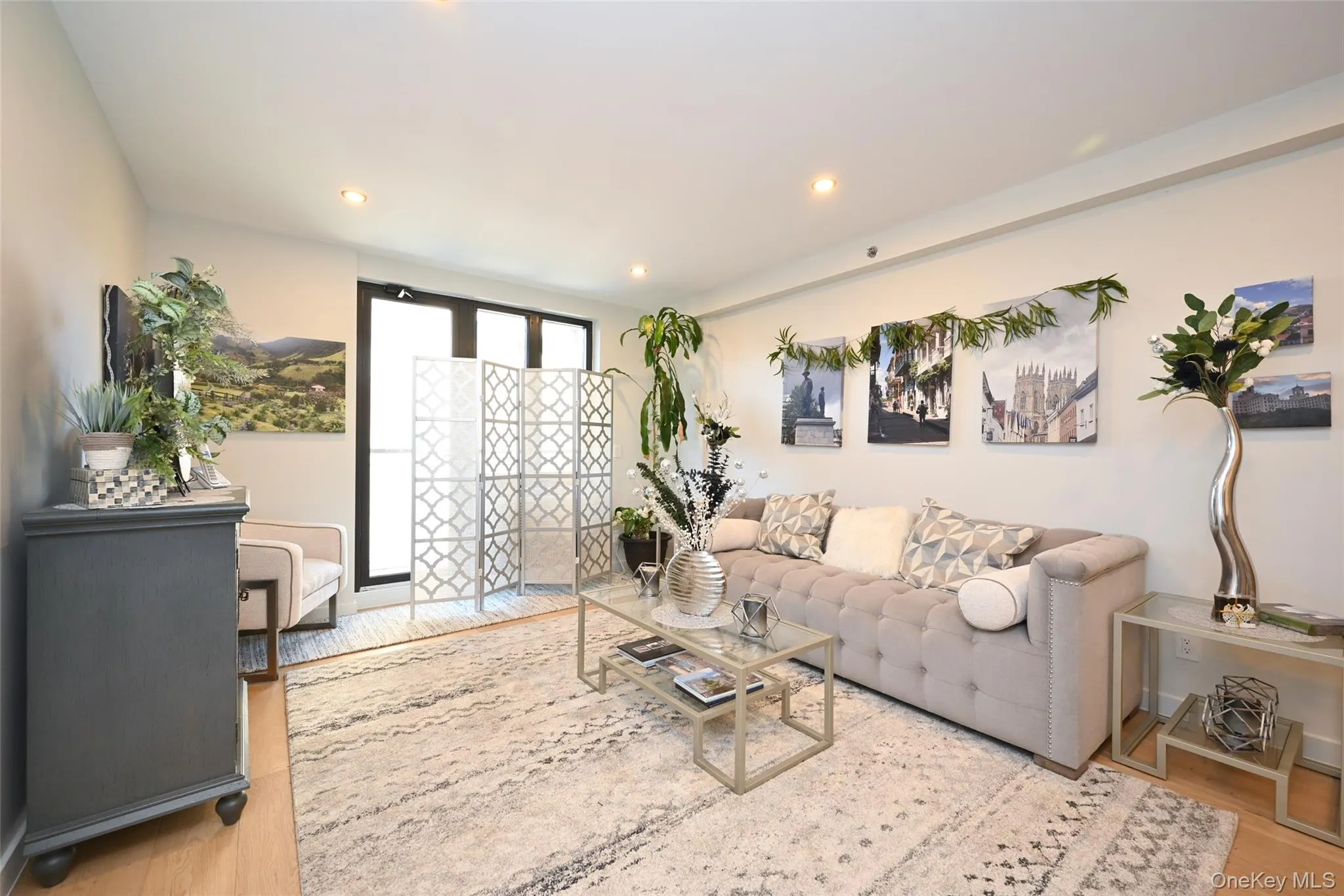 116-17 Grosvenor Lane, New York, NY, 2 Bedrooms Bedrooms, 5 Rooms Rooms,1 BathroomBathrooms,Residential,For Rent,Grosvenor,0,987657 116-17 Grosvenor Lane, New York, NY, 2 Bedrooms Bedrooms, 5 Rooms Rooms,1 BathroomBathrooms,Residential,For Rent,Grosvenor,0,987657