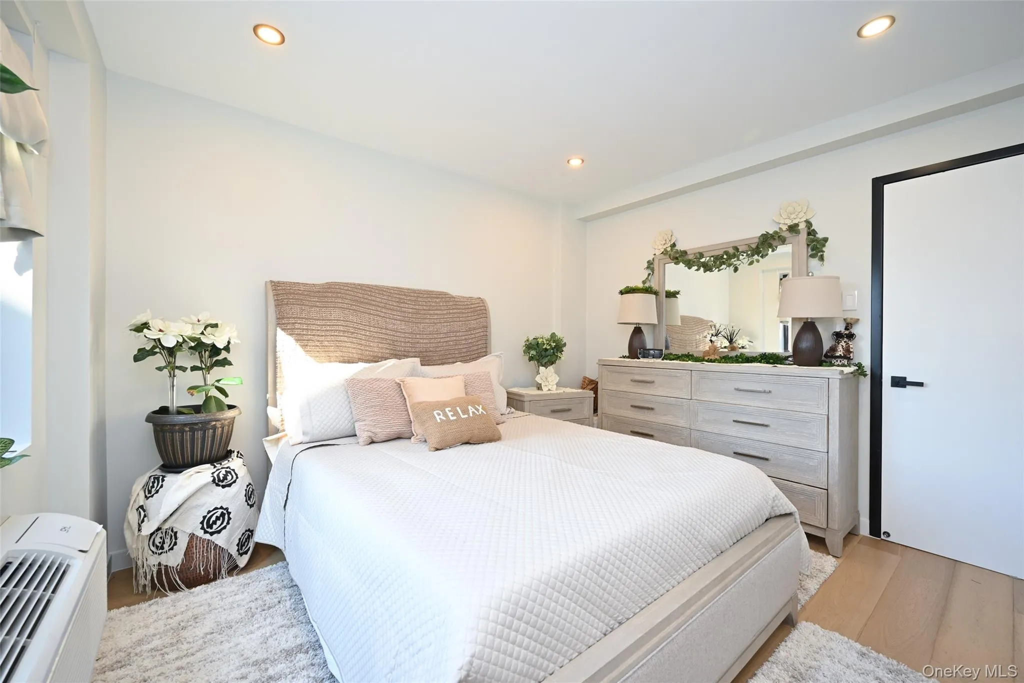 116-17 Grosvenor Lane, New York, NY, 2 Bedrooms Bedrooms, 5 Rooms Rooms,1 BathroomBathrooms,Residential,For Rent,Grosvenor,0,987657 116-17 Grosvenor Lane, New York, NY, 2 Bedrooms Bedrooms, 5 Rooms Rooms,1 BathroomBathrooms,Residential,For Rent,Grosvenor,0,987657