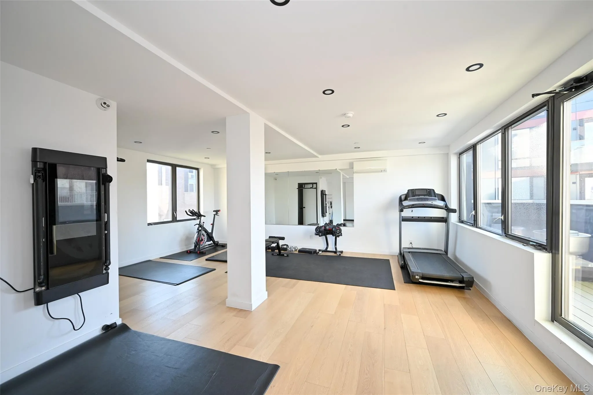 116-17 Grosvenor Lane, New York, NY, 2 Bedrooms Bedrooms, 5 Rooms Rooms,1 BathroomBathrooms,Residential,For Rent,Grosvenor,0,987657 116-17 Grosvenor Lane, New York, NY, 2 Bedrooms Bedrooms, 5 Rooms Rooms,1 BathroomBathrooms,Residential,For Rent,Grosvenor,0,987657