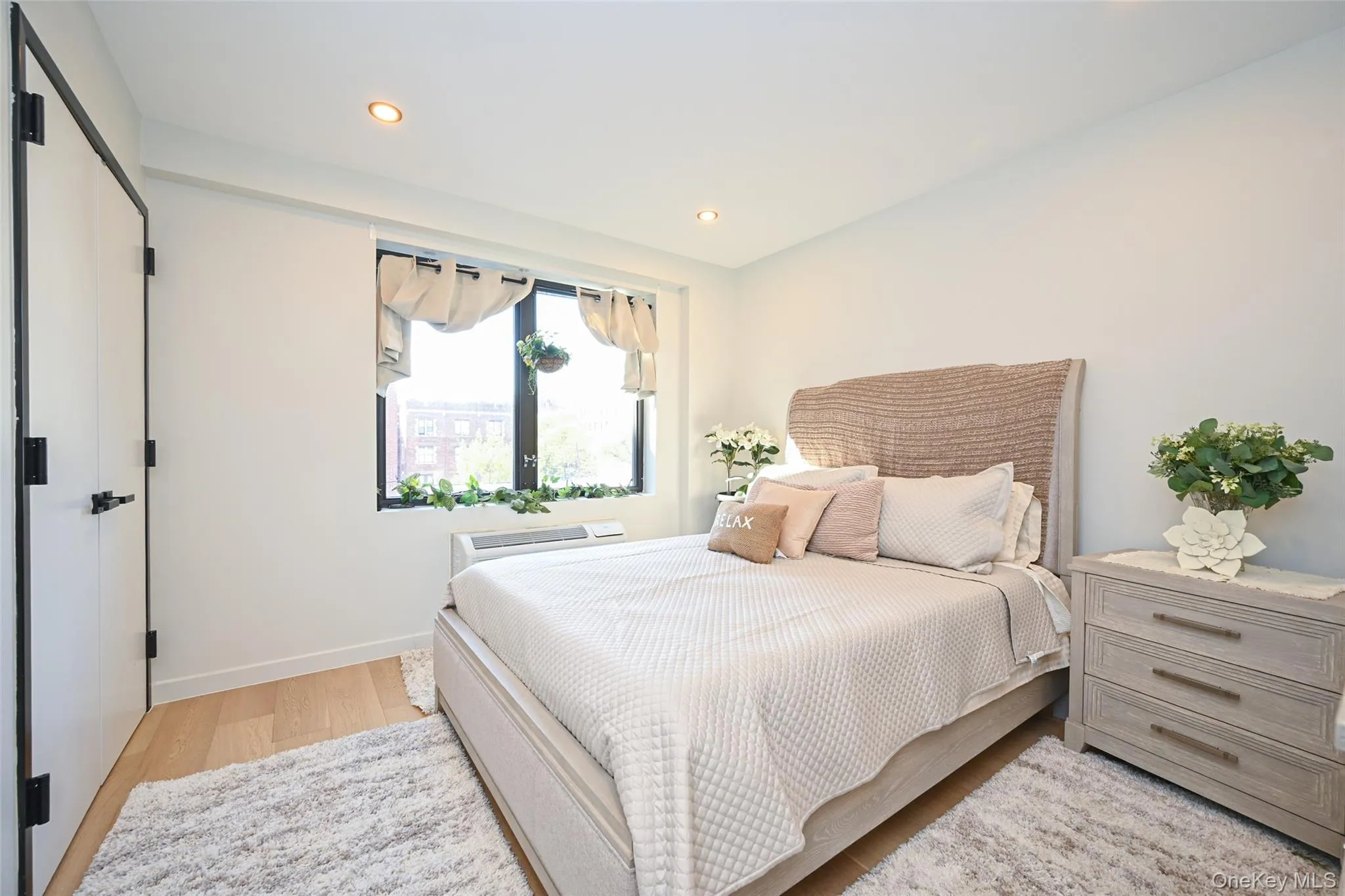 116-17 Grosvenor Lane, New York, NY, 2 Bedrooms Bedrooms, 5 Rooms Rooms,1 BathroomBathrooms,Residential,For Rent,Grosvenor,0,987657 116-17 Grosvenor Lane, New York, NY, 2 Bedrooms Bedrooms, 5 Rooms Rooms,1 BathroomBathrooms,Residential,For Rent,Grosvenor,0,987657