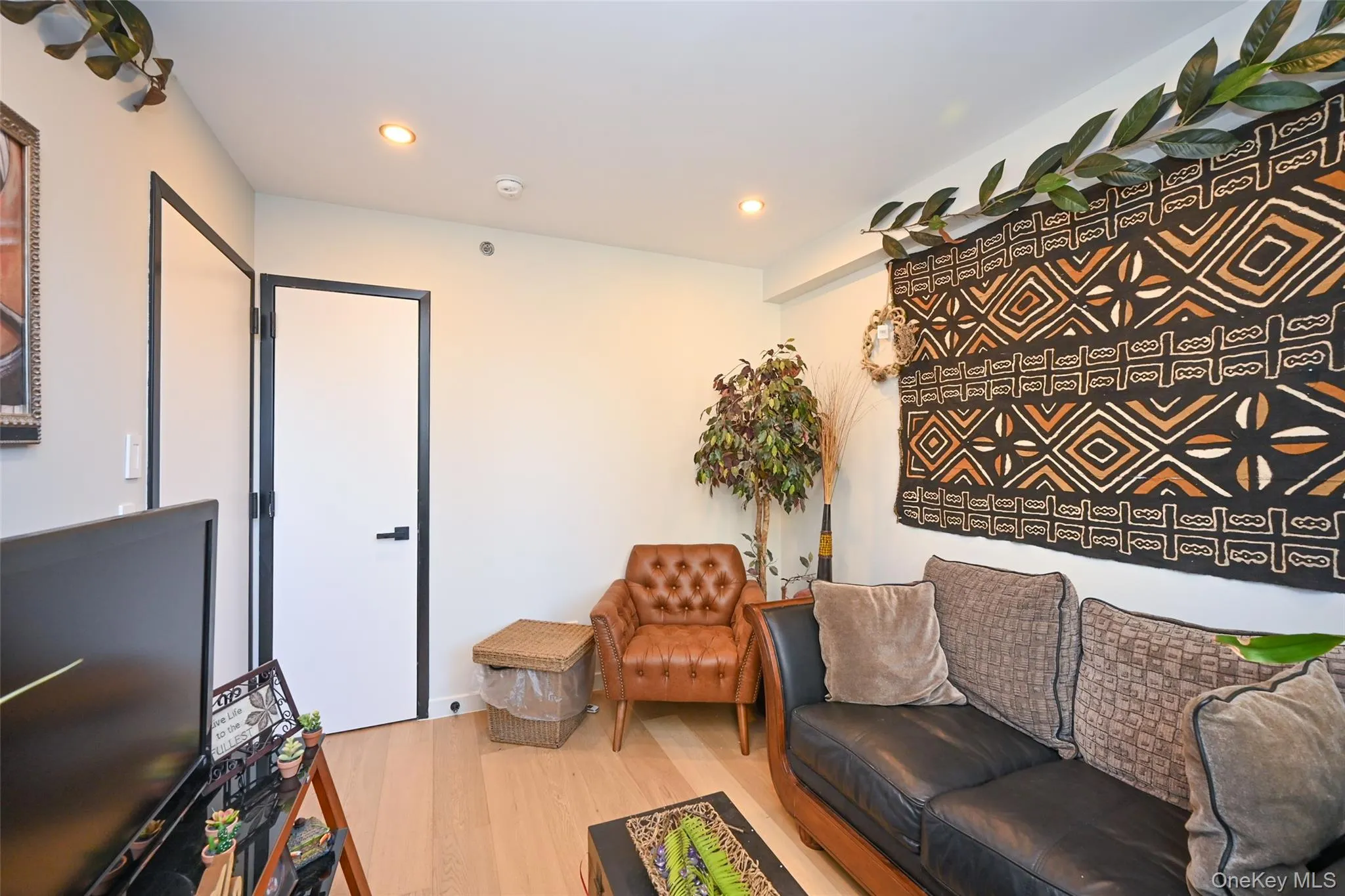 116-17 Grosvenor Lane, New York, NY, 2 Bedrooms Bedrooms, 5 Rooms Rooms,1 BathroomBathrooms,Residential,For Rent,Grosvenor,0,987657 116-17 Grosvenor Lane, New York, NY, 2 Bedrooms Bedrooms, 5 Rooms Rooms,1 BathroomBathrooms,Residential,For Rent,Grosvenor,0,987657