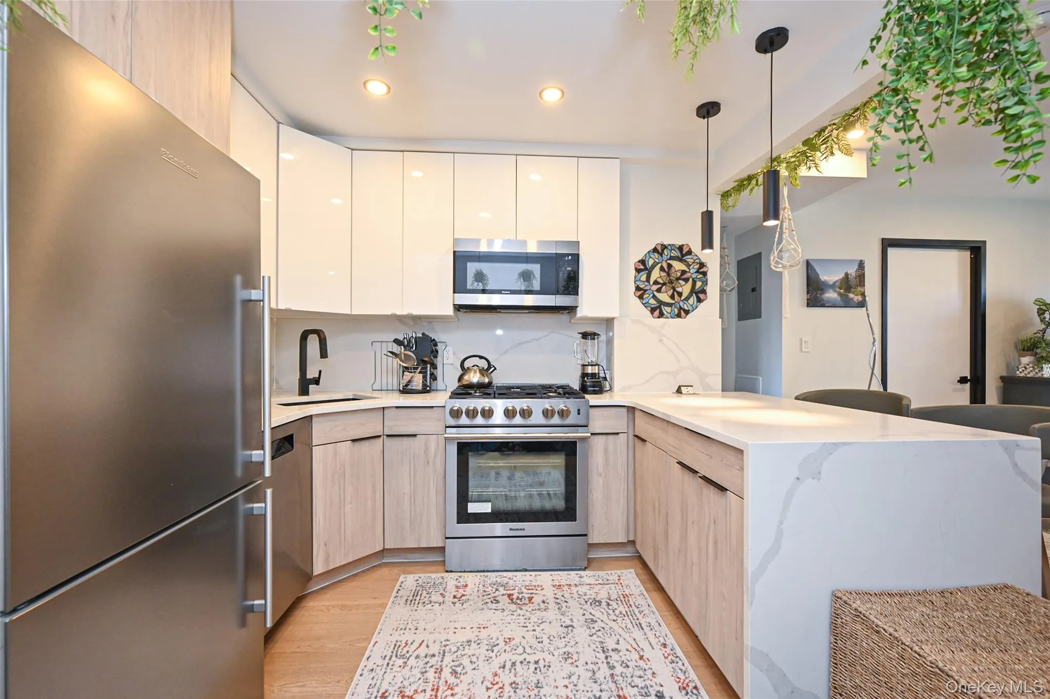116-17 Grosvenor Lane, New York, NY, 2 Bedrooms Bedrooms, 5 Rooms Rooms,1 BathroomBathrooms,Residential,For Rent,Grosvenor,0,987657 116-17 Grosvenor Lane, New York, NY, 2 Bedrooms Bedrooms, 5 Rooms Rooms,1 BathroomBathrooms,Residential,For Rent,Grosvenor,0,987657