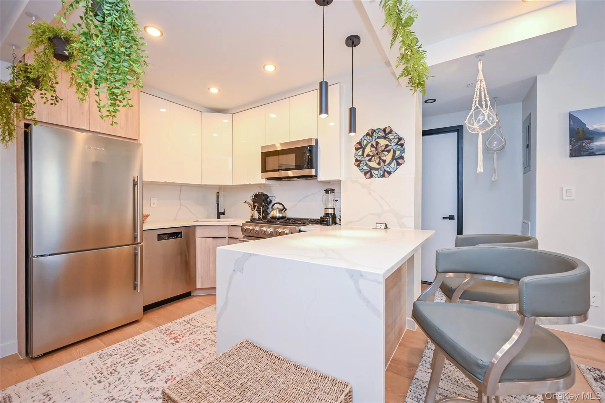 116-17 Grosvenor Lane, New York, NY, 2 Bedrooms Bedrooms, 5 Rooms Rooms,1 BathroomBathrooms,Residential,For Rent,Grosvenor,0,987657 116-17 Grosvenor Lane, New York, NY, 2 Bedrooms Bedrooms, 5 Rooms Rooms,1 BathroomBathrooms,Residential,For Rent,Grosvenor,0,987657