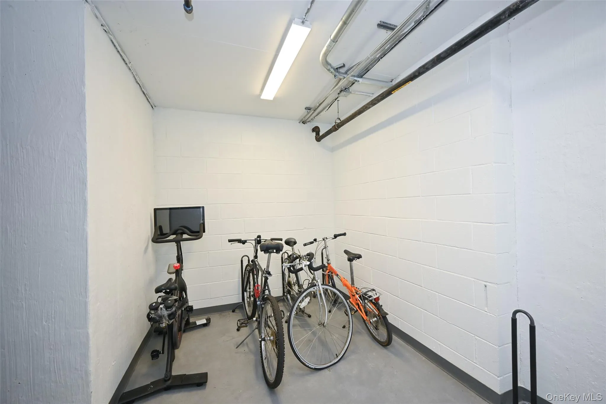 116-17 Grosvenor Lane, New York, NY, 2 Bedrooms Bedrooms, 5 Rooms Rooms,1 BathroomBathrooms,Residential,For Rent,Grosvenor,0,987657 116-17 Grosvenor Lane, New York, NY, 2 Bedrooms Bedrooms, 5 Rooms Rooms,1 BathroomBathrooms,Residential,For Rent,Grosvenor,0,987657