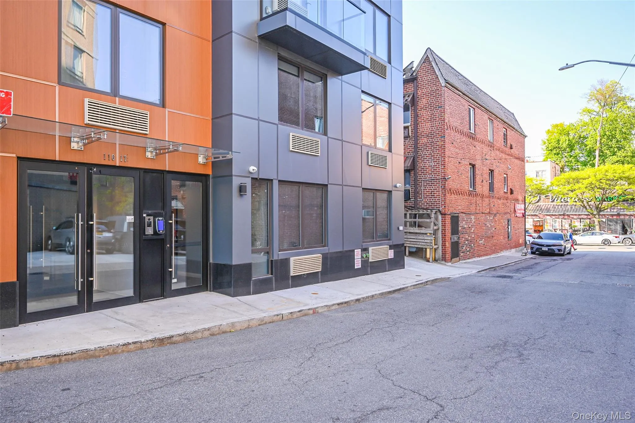 116-17 Grosvenor Lane, New York, NY, 2 Bedrooms Bedrooms, 5 Rooms Rooms,1 BathroomBathrooms,Residential,For Rent,Grosvenor,0,987657 116-17 Grosvenor Lane, New York, NY, 2 Bedrooms Bedrooms, 5 Rooms Rooms,1 BathroomBathrooms,Residential,For Rent,Grosvenor,0,987657
