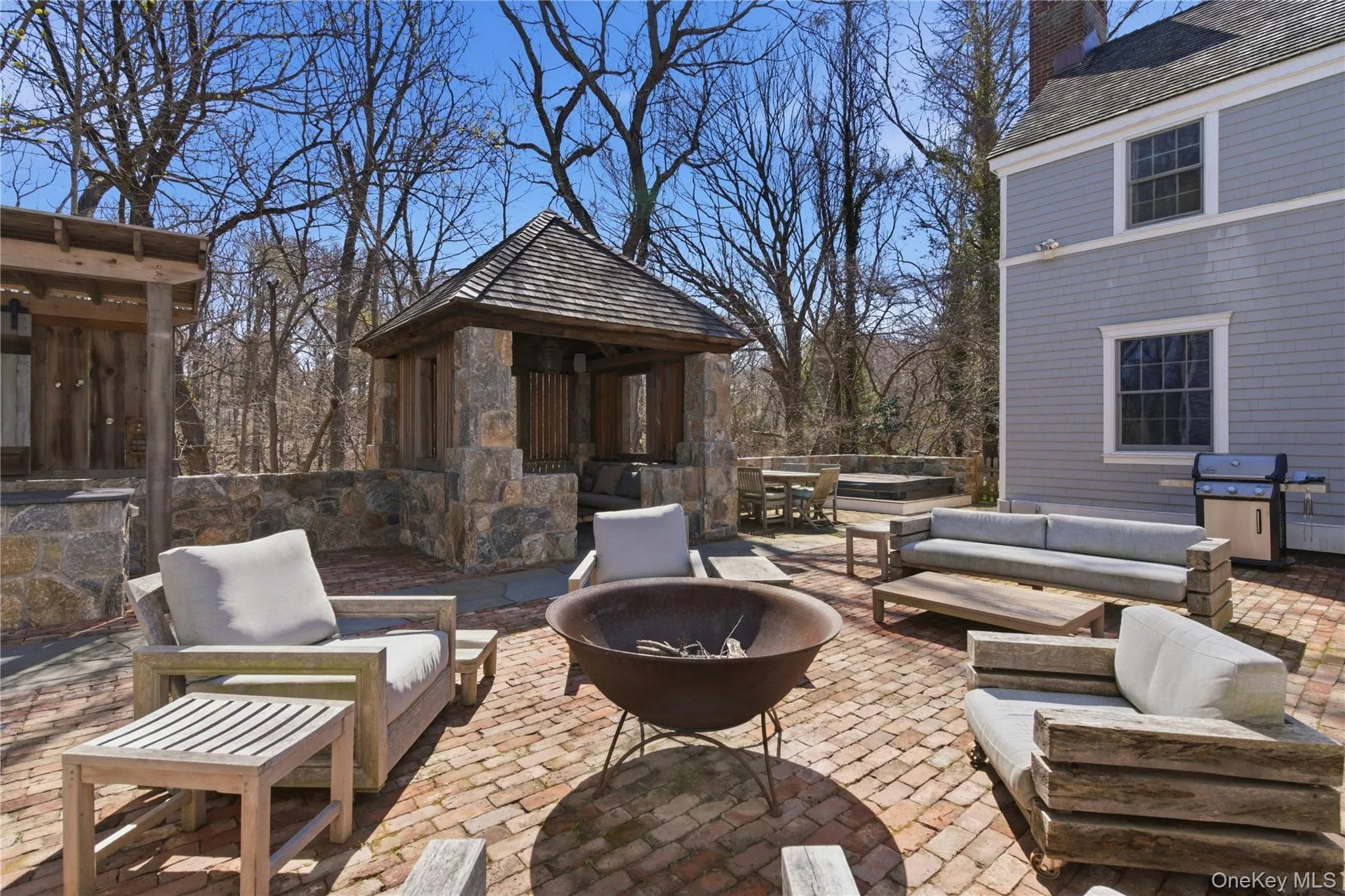 395 Neck Road, Huntington, NY, 4 Bedrooms Bedrooms, 10 Rooms Rooms,3 BathroomsBathrooms,Residential,For Rent,Neck,0,987719 395 Neck Road, Huntington, NY, 4 Bedrooms Bedrooms, 10 Rooms Rooms,3 BathroomsBathrooms,Residential,For Rent,Neck,0,987719