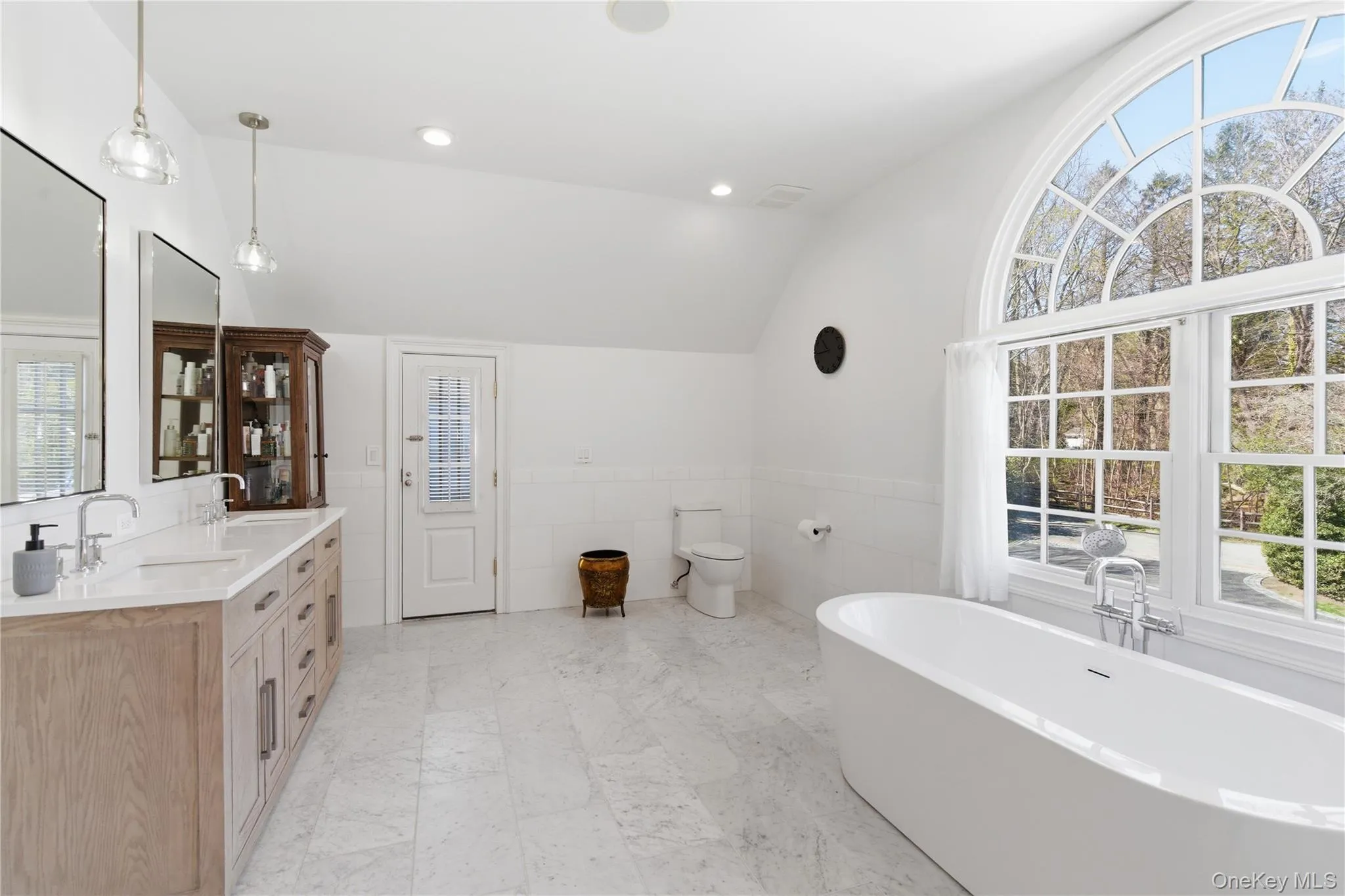 395 Neck Road, Huntington, NY, 4 Bedrooms Bedrooms, 10 Rooms Rooms,3 BathroomsBathrooms,Residential,For Rent,Neck,0,987719 395 Neck Road, Huntington, NY, 4 Bedrooms Bedrooms, 10 Rooms Rooms,3 BathroomsBathrooms,Residential,For Rent,Neck,0,987719