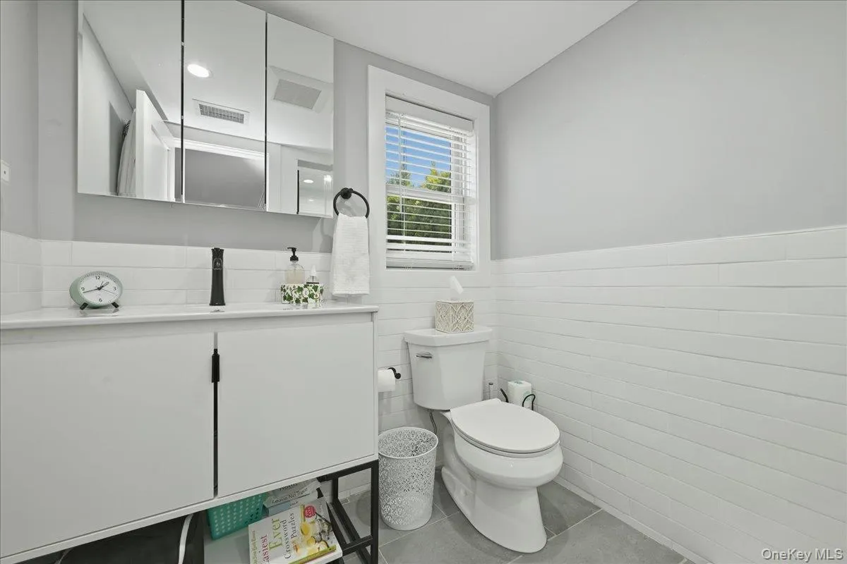 5 Carlton Avenue, North Hempstead, NY, 3 Bedrooms Bedrooms, 5 Rooms Rooms,2 BathroomsBathrooms,Residential Lease,For Rent,Carlton,0,987720 5 Carlton Avenue, North Hempstead, NY, 3 Bedrooms Bedrooms, 5 Rooms Rooms,2 BathroomsBathrooms,Residential Lease,For Rent,Carlton,0,987720