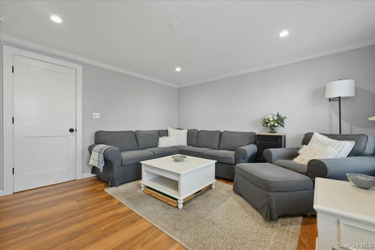 5 Carlton Avenue, North Hempstead, NY, 3 Bedrooms Bedrooms, 5 Rooms Rooms,2 BathroomsBathrooms,Residential Lease,For Rent,Carlton,0,987720 5 Carlton Avenue, North Hempstead, NY, 3 Bedrooms Bedrooms, 5 Rooms Rooms,2 BathroomsBathrooms,Residential Lease,For Rent,Carlton,0,987720