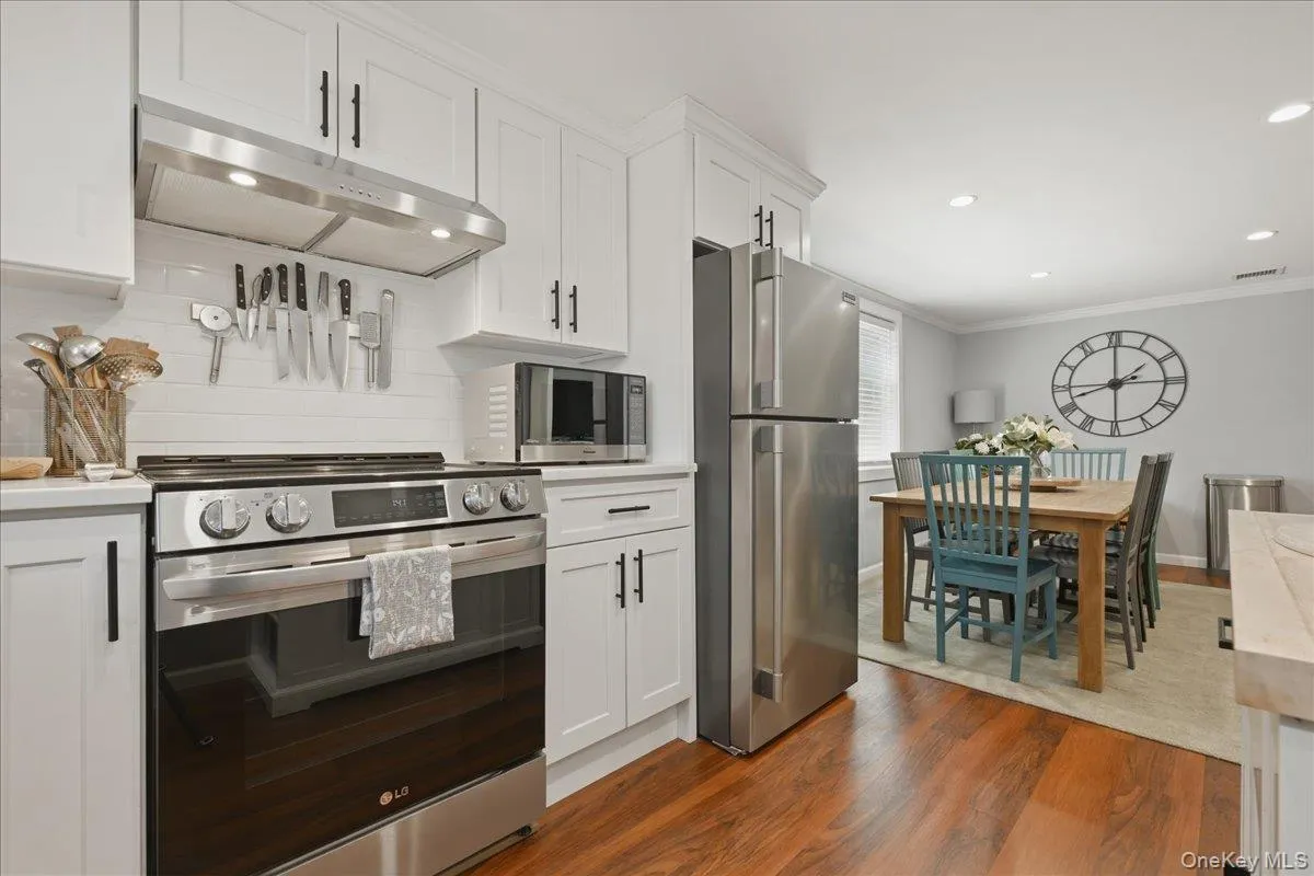 5 Carlton Avenue, North Hempstead, NY, 3 Bedrooms Bedrooms, 5 Rooms Rooms,2 BathroomsBathrooms,Residential Lease,For Rent,Carlton,0,987720 5 Carlton Avenue, North Hempstead, NY, 3 Bedrooms Bedrooms, 5 Rooms Rooms,2 BathroomsBathrooms,Residential Lease,For Rent,Carlton,0,987720