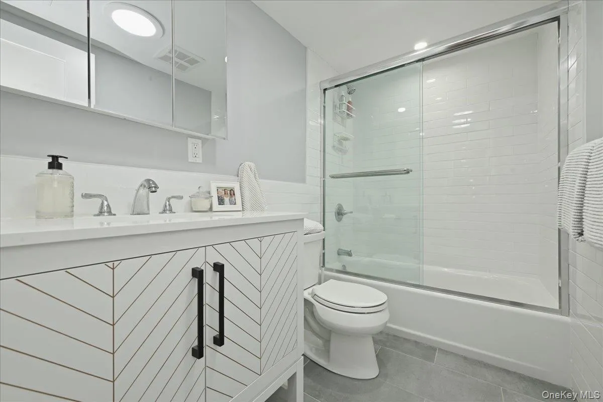 5 Carlton Avenue, North Hempstead, NY, 3 Bedrooms Bedrooms, 5 Rooms Rooms,2 BathroomsBathrooms,Residential Lease,For Rent,Carlton,0,987720 5 Carlton Avenue, North Hempstead, NY, 3 Bedrooms Bedrooms, 5 Rooms Rooms,2 BathroomsBathrooms,Residential Lease,For Rent,Carlton,0,987720