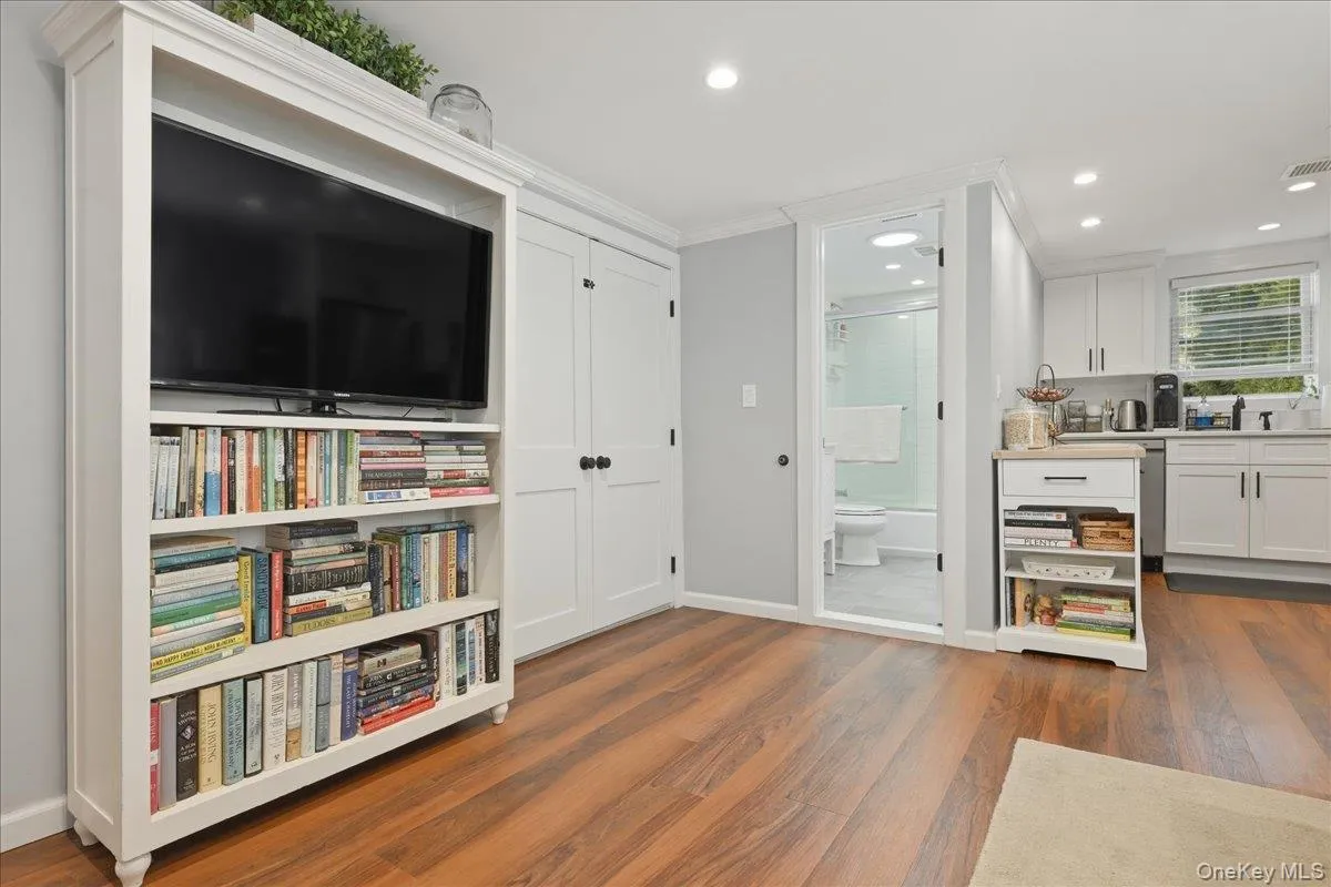 5 Carlton Avenue, North Hempstead, NY, 3 Bedrooms Bedrooms, 5 Rooms Rooms,2 BathroomsBathrooms,Residential Lease,For Rent,Carlton,0,987720 5 Carlton Avenue, North Hempstead, NY, 3 Bedrooms Bedrooms, 5 Rooms Rooms,2 BathroomsBathrooms,Residential Lease,For Rent,Carlton,0,987720