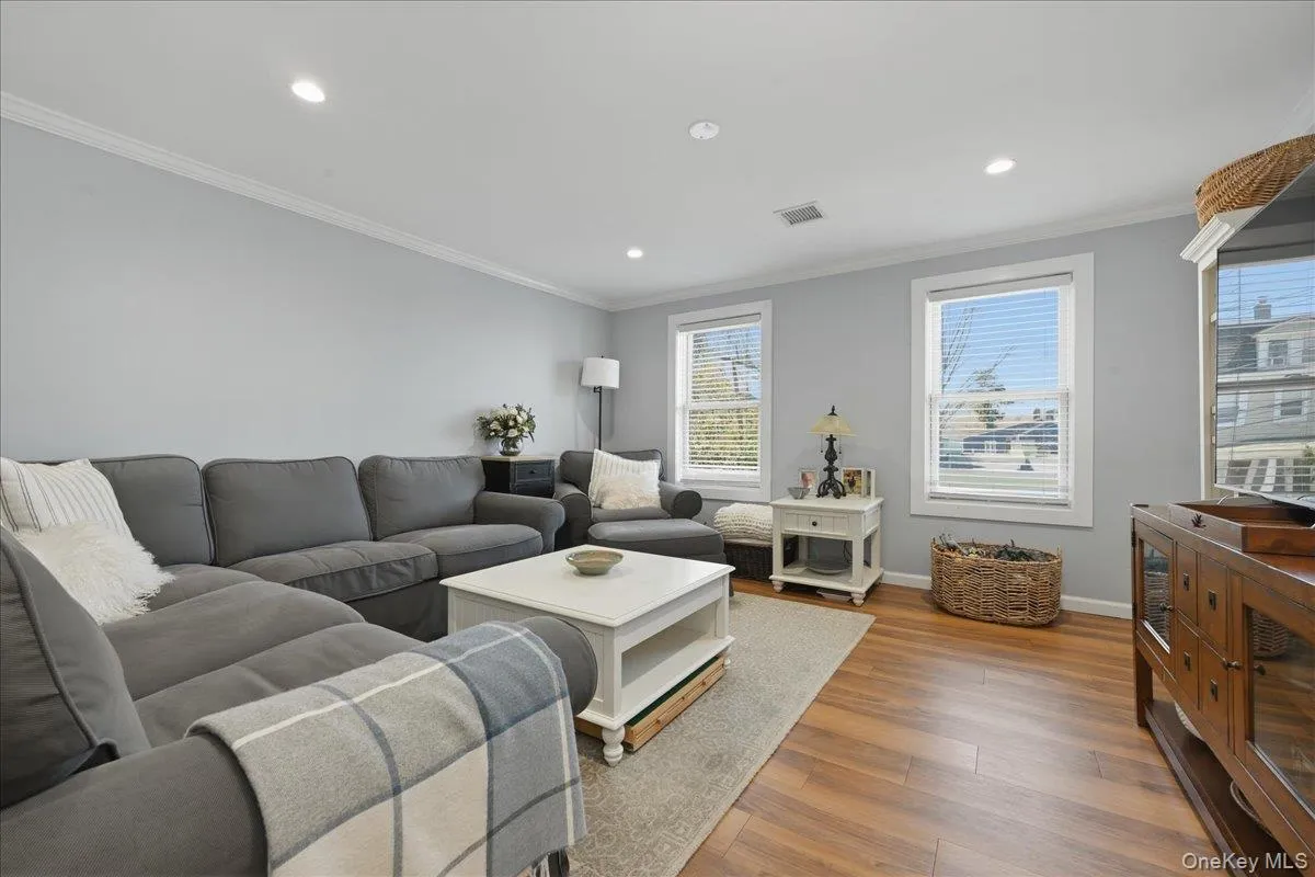 5 Carlton Avenue, North Hempstead, NY, 3 Bedrooms Bedrooms, 5 Rooms Rooms,2 BathroomsBathrooms,Residential Lease,For Rent,Carlton,0,987720 5 Carlton Avenue, North Hempstead, NY, 3 Bedrooms Bedrooms, 5 Rooms Rooms,2 BathroomsBathrooms,Residential Lease,For Rent,Carlton,0,987720