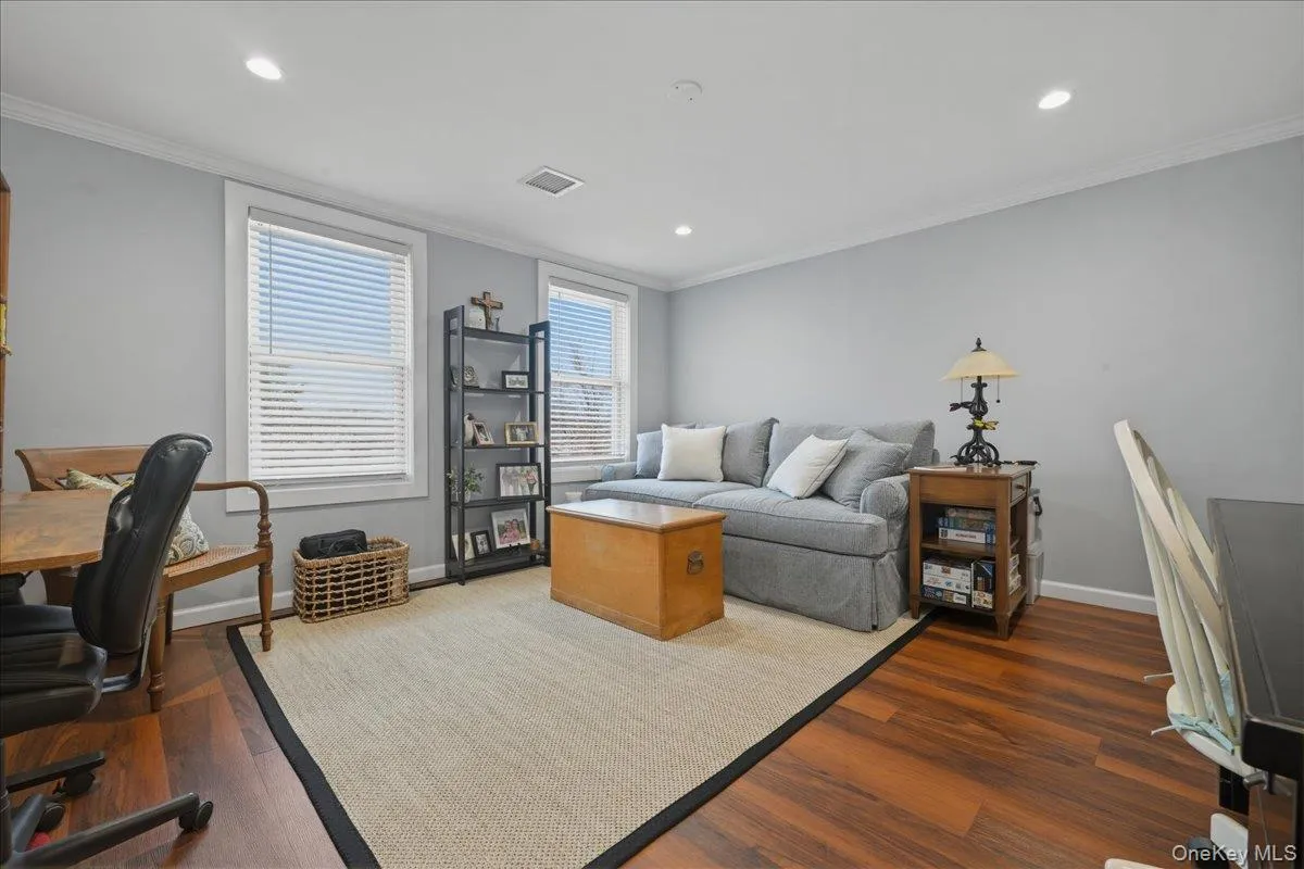 5 Carlton Avenue, North Hempstead, NY, 3 Bedrooms Bedrooms, 5 Rooms Rooms,2 BathroomsBathrooms,Residential Lease,For Rent,Carlton,0,987720 5 Carlton Avenue, North Hempstead, NY, 3 Bedrooms Bedrooms, 5 Rooms Rooms,2 BathroomsBathrooms,Residential Lease,For Rent,Carlton,0,987720