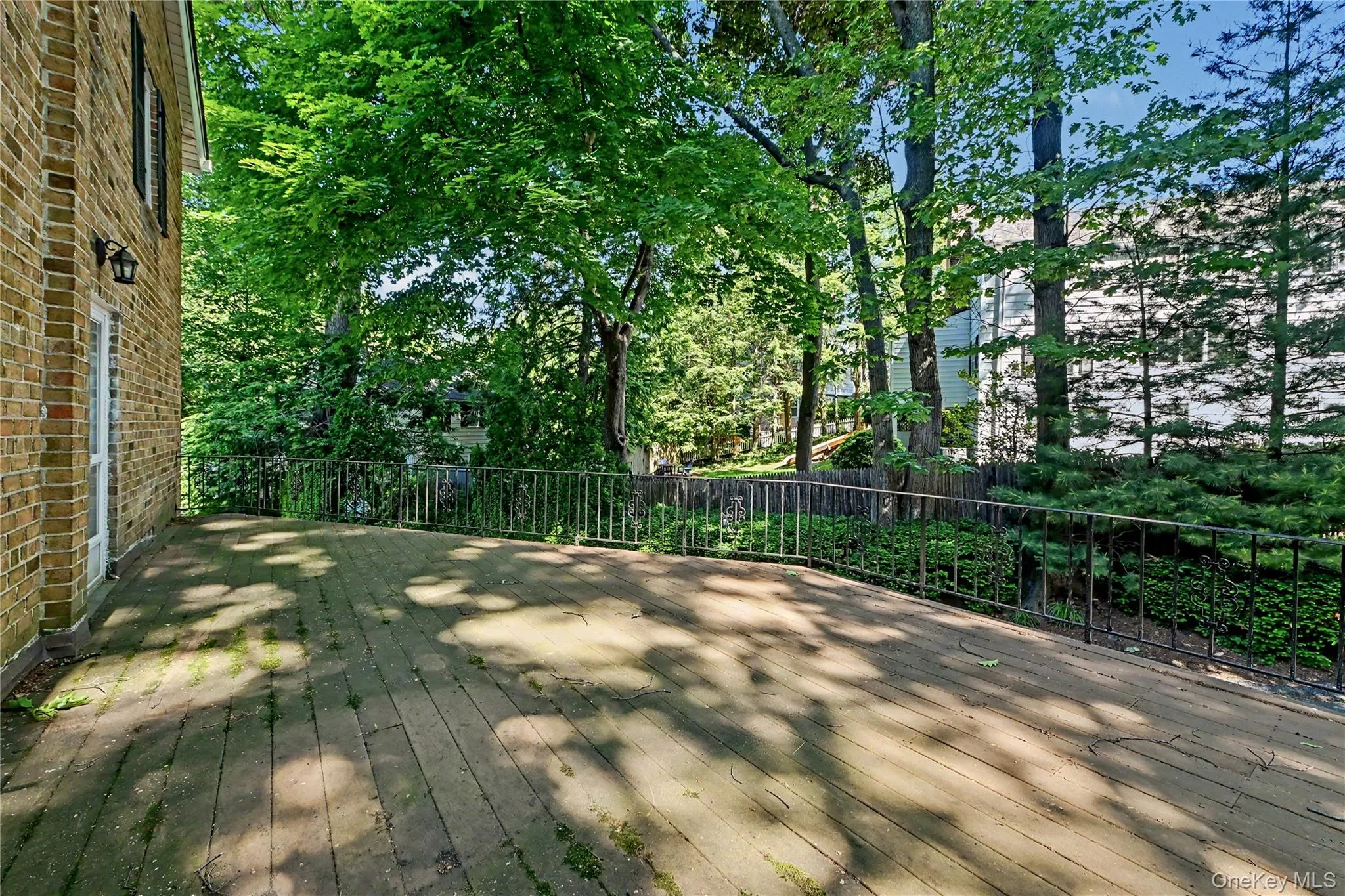 Plenty of room for outdoor furniture Plenty of room for outdoor furniture