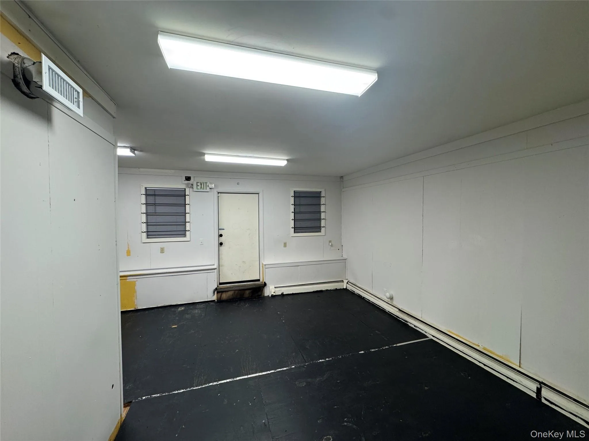 Garage with baseboard heating Garage with baseboard heating