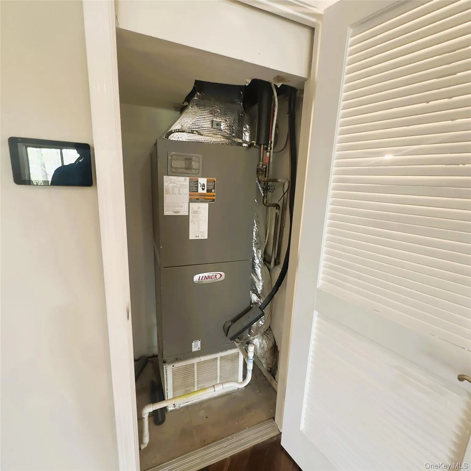 Heating and cooling unit, smart thermostat. Heating and cooling unit, smart thermostat.