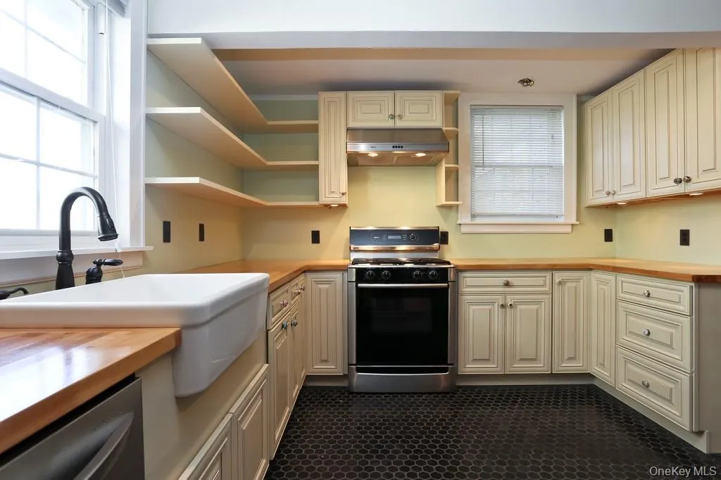 215 Maple Avenue, Mamaroneck, NY, 4 Bedrooms Bedrooms, 8 Rooms Rooms,2 BathroomsBathrooms,Residential Lease,For Rent,Maple,0,987751 215 Maple Avenue, Mamaroneck, NY, 4 Bedrooms Bedrooms, 8 Rooms Rooms,2 BathroomsBathrooms,Residential Lease,For Rent,Maple,0,987751