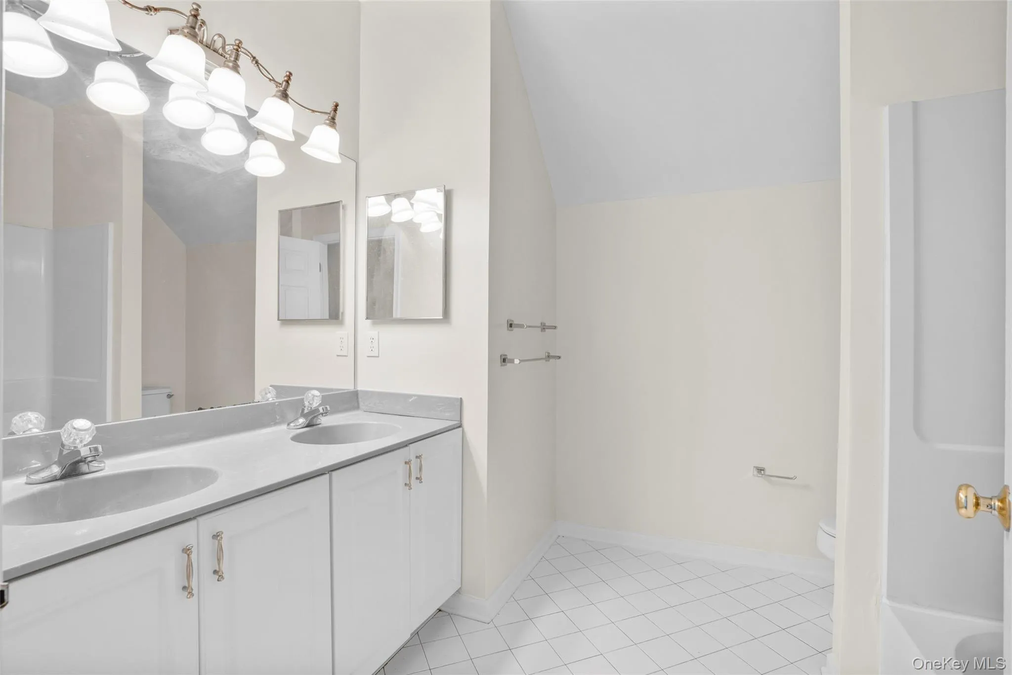 411 Vassar Place, Fishkill, NY, 4 Bedrooms Bedrooms, 12 Rooms Rooms,2 BathroomsBathrooms,Residential,For Rent,Vassar,0,987765 411 Vassar Place, Fishkill, NY, 4 Bedrooms Bedrooms, 12 Rooms Rooms,2 BathroomsBathrooms,Residential,For Rent,Vassar,0,987765